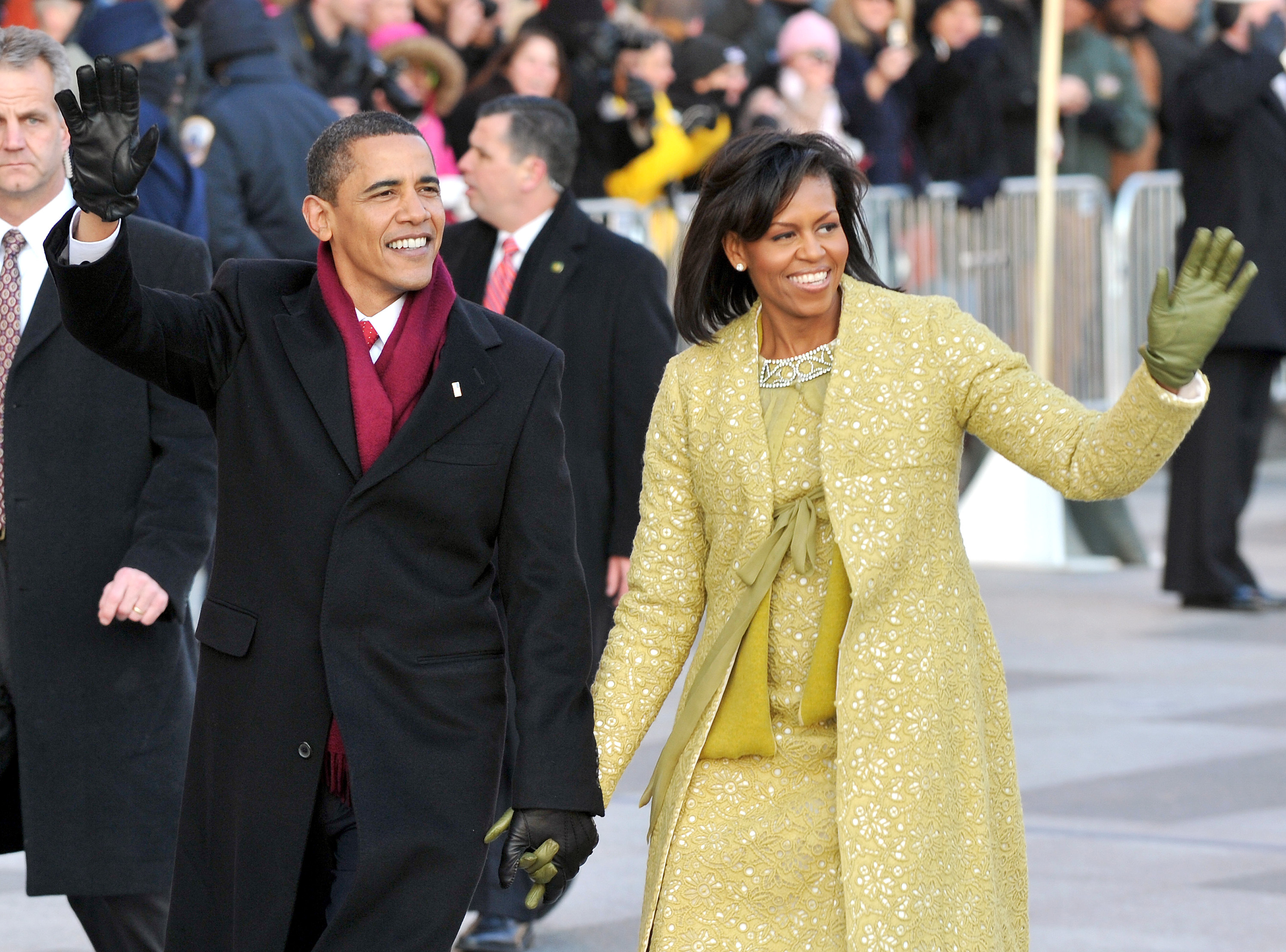 Les regards se sont tournés vers elle presque tout de suite : dès sa première cérémonie d'investiture, Michelle Obama a endossé le rôle de première dame noire du pays, alors que même ses moindres choix vestimentaires faisaient déjà l'objet de discussions à l'échelle nationale. | Source : Getty Images
