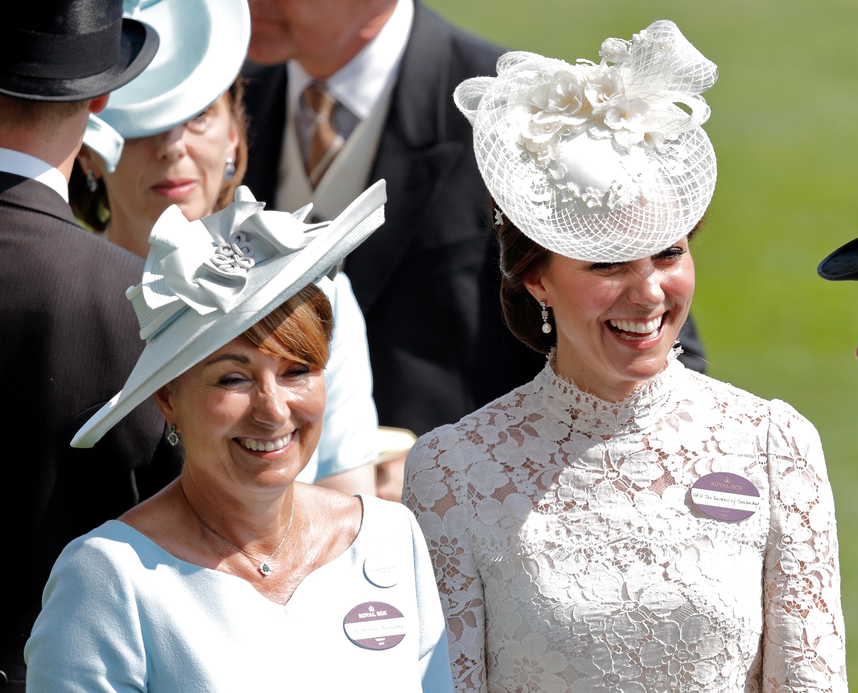 Carole Middleton et Catherine, duchesse de Cambridge, assistent à la première journée du Royal Ascot à Ascot, en Angleterre, le 20 juin 2017. | Source : Getty Imag