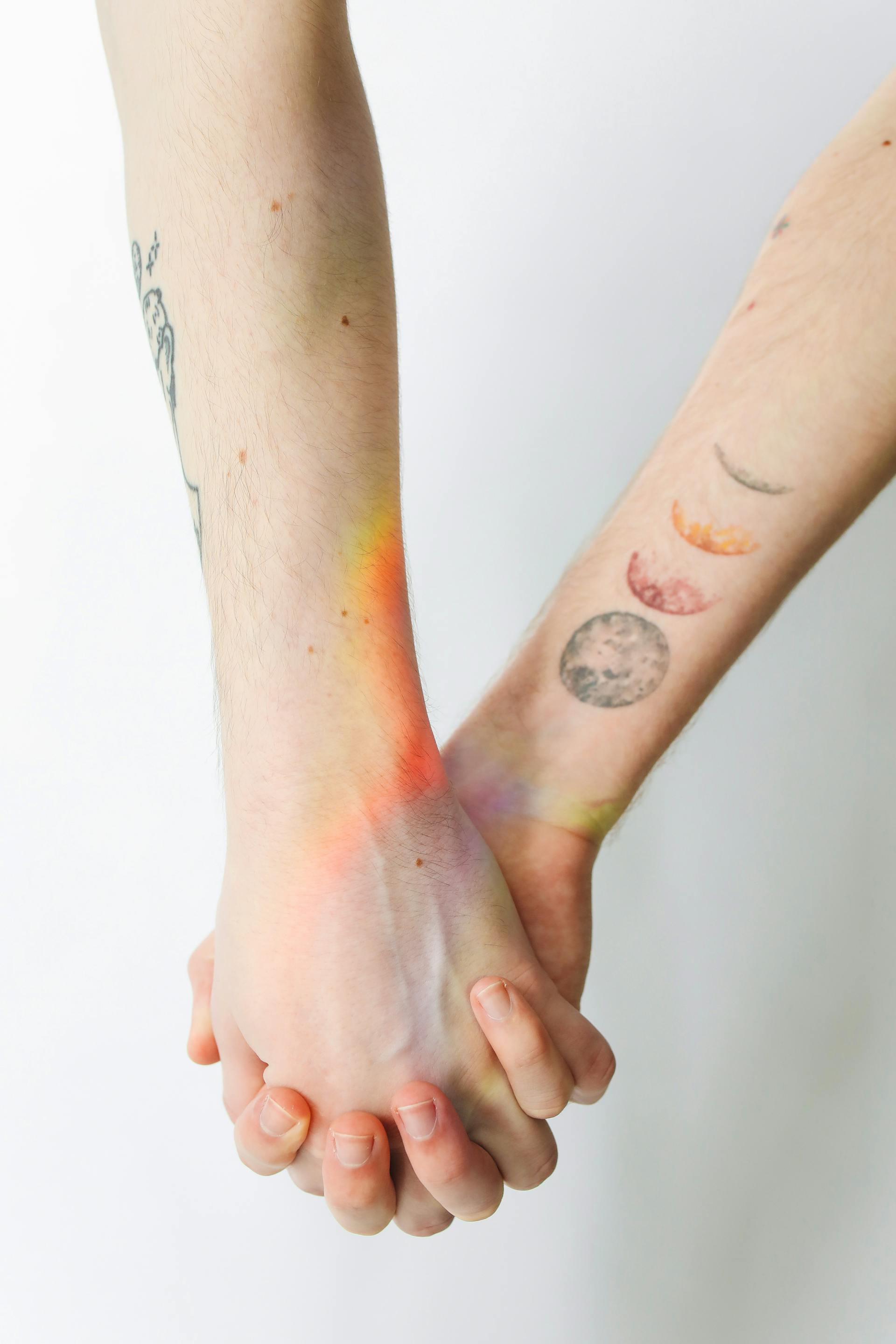 Un couple se tenant par la main | Source : Pexels