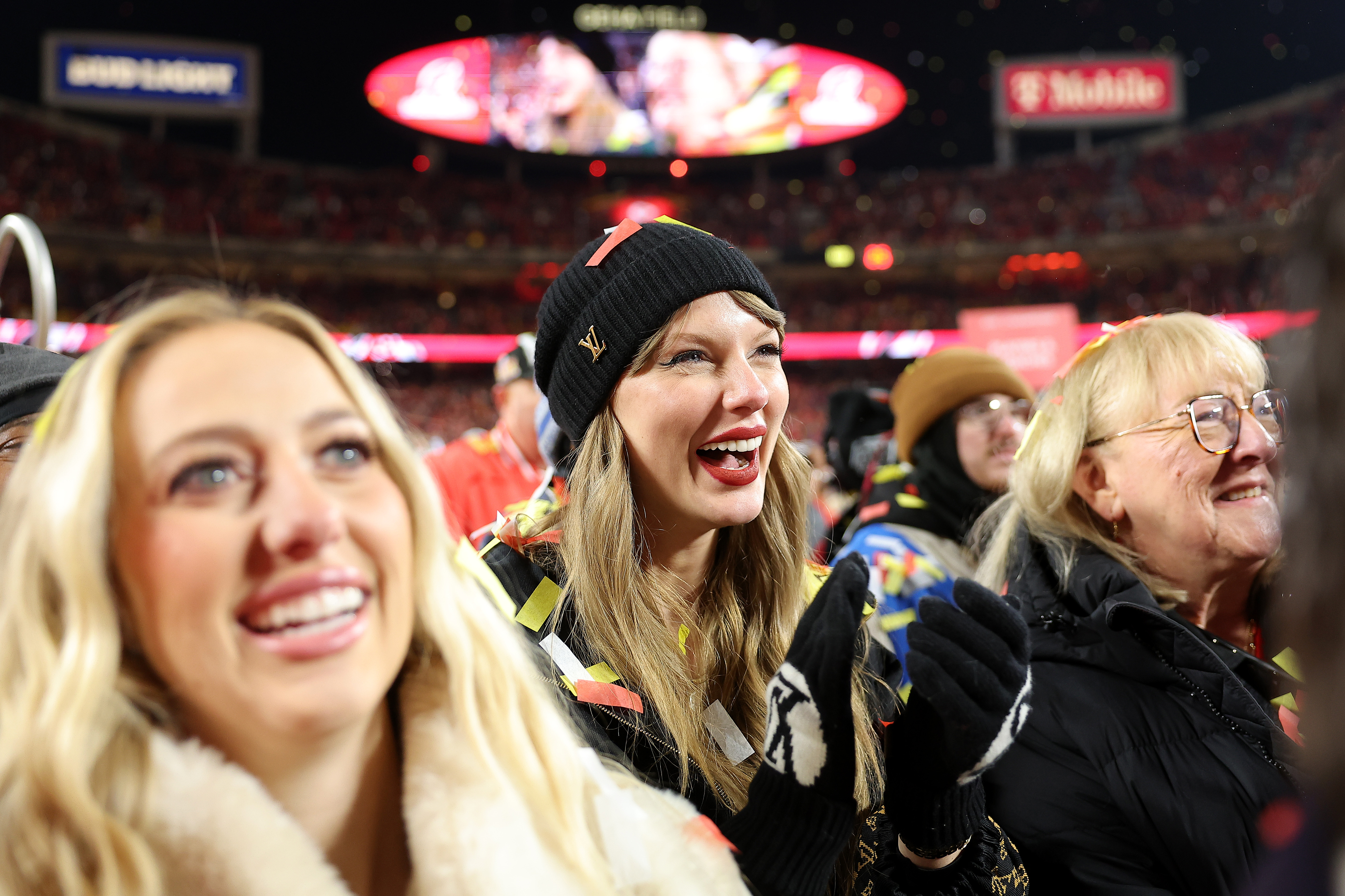 Taylor Swift et Brittany Mahomes lors du match de championnat AFC au GEHA Field at Arrowhead Stadium le 26 janvier 2025 à Kansas City, Missouri. | Source : Getty Images