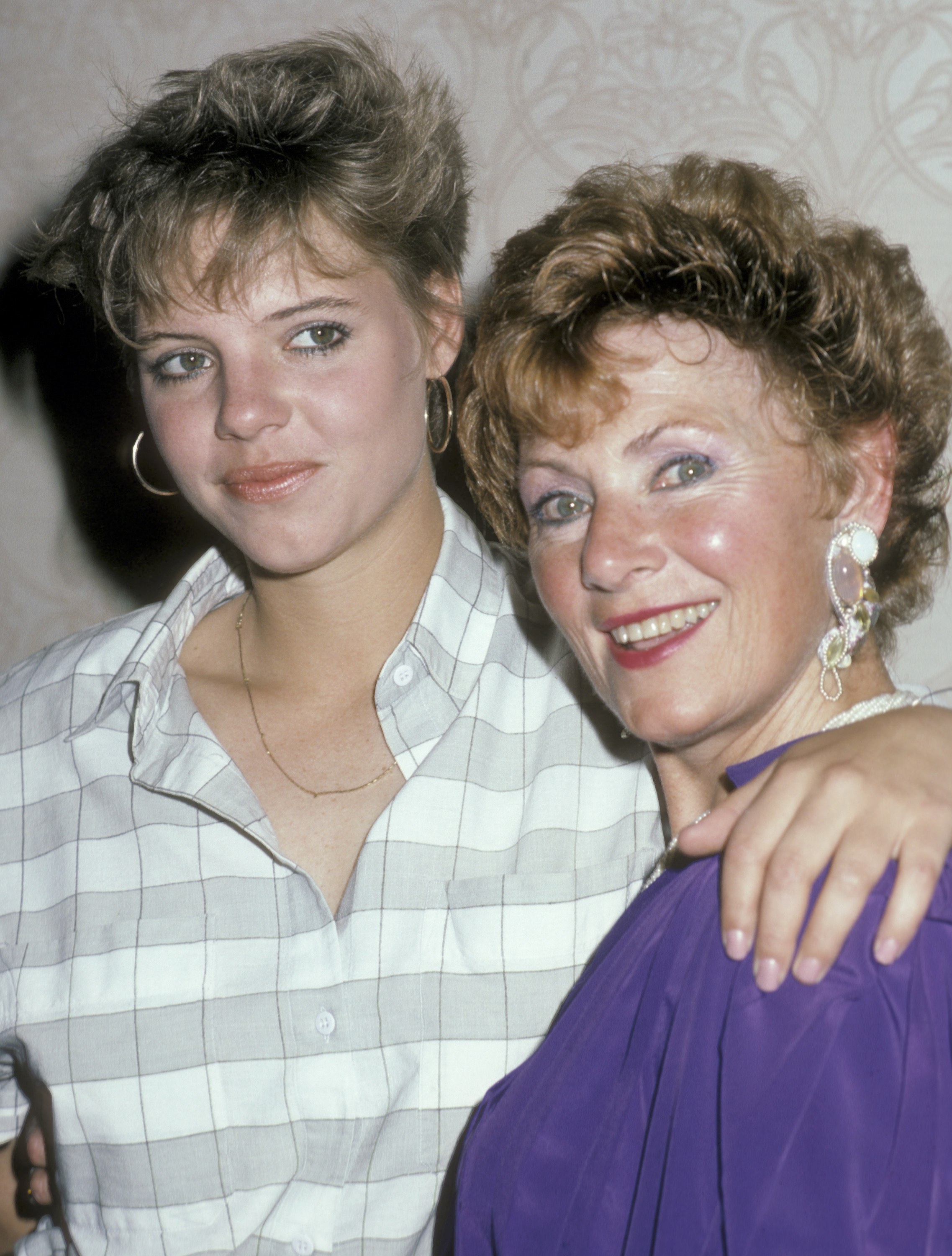 Marion Ross et sa fille Ellen Ross au cinquième défilé de mode annuel mère-fille le 27 mars 1986 à Beverly Hills, Californie | Source : Getty Images