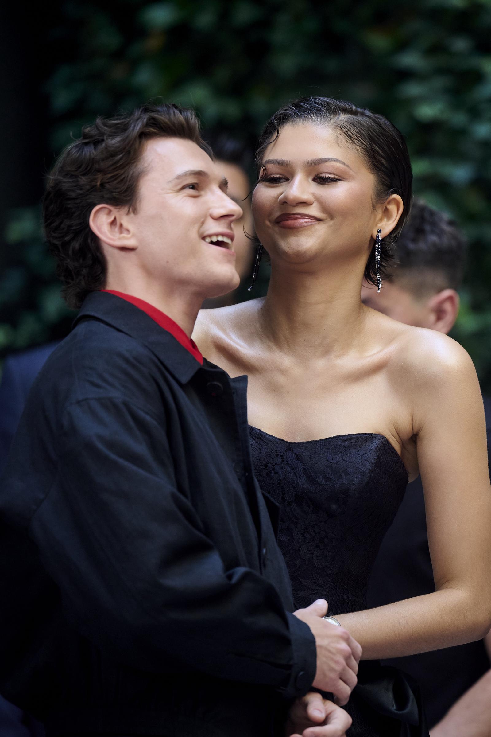 Elle le regardait souvent, même quand il détournait les yeux. | Source : Getty Images