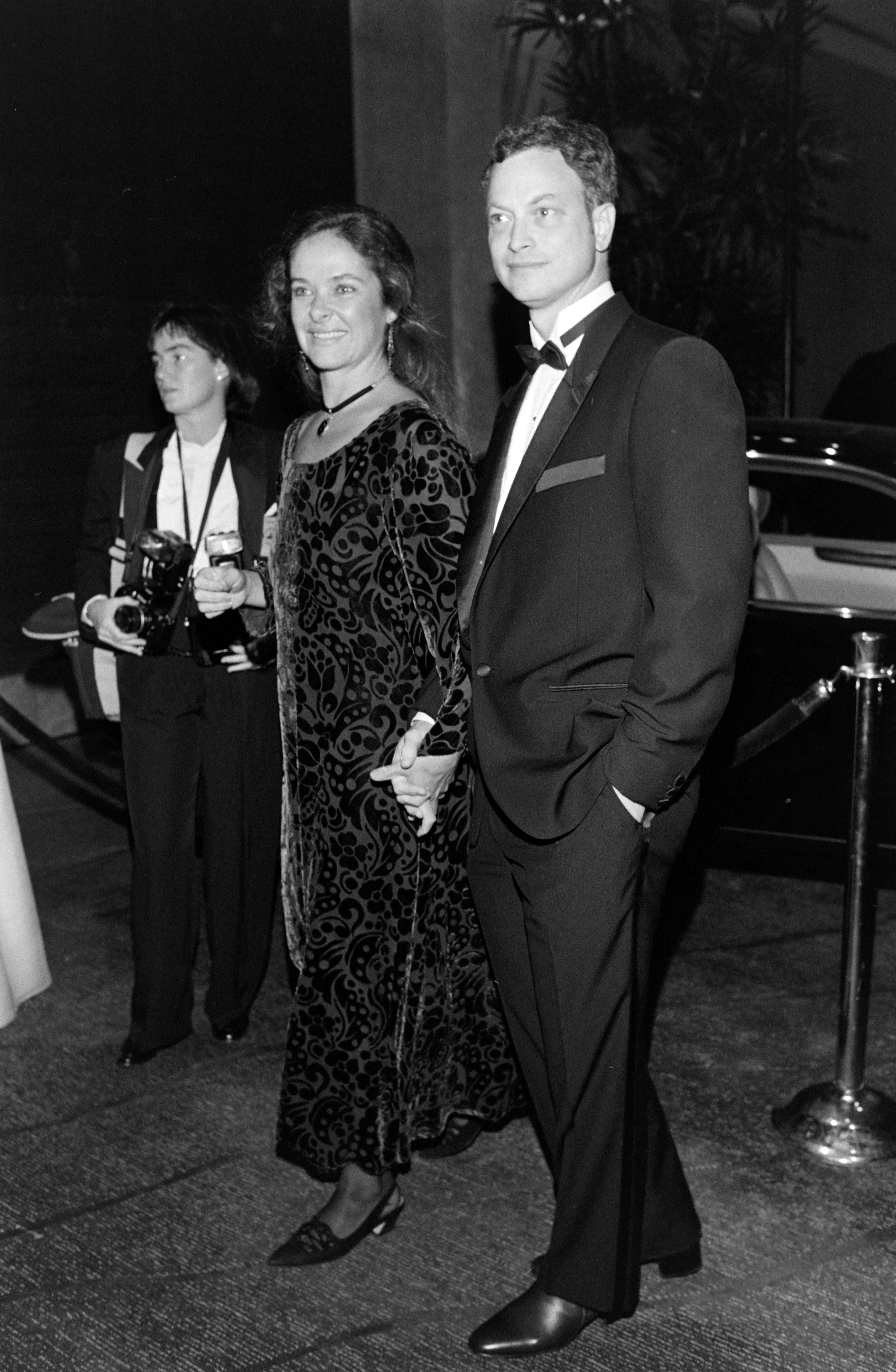 Moira Harris et Gary Sinise lors d'un événement à l'hôtel Beverly Hilton à Beverly Hills, Californie, le 28 octobre 1994 | Source : Getty Images