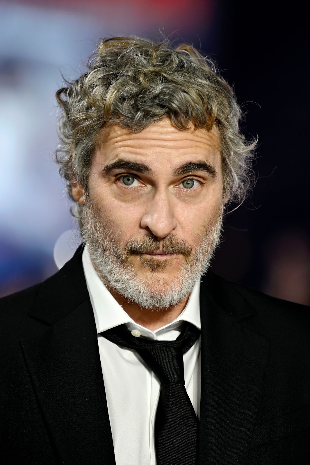 Lors de la première londonienne de "Napoléon" en 2023, Joaquin Phoenix a fait une apparition remarquée, embrassant son rôle avec intensité alors que les fans attendaient avec impatience son dernier portrait historique. | Source : Getty Images