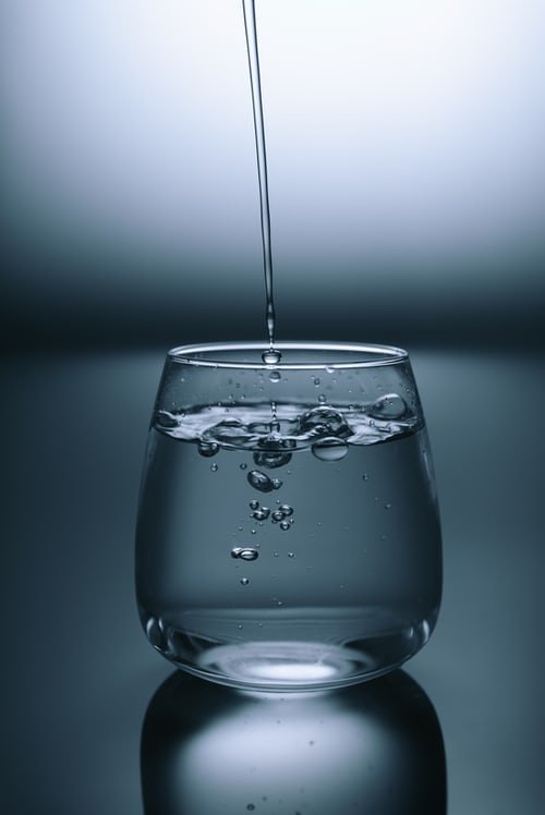 Un verre d'eau. | Photo : Unsplash
