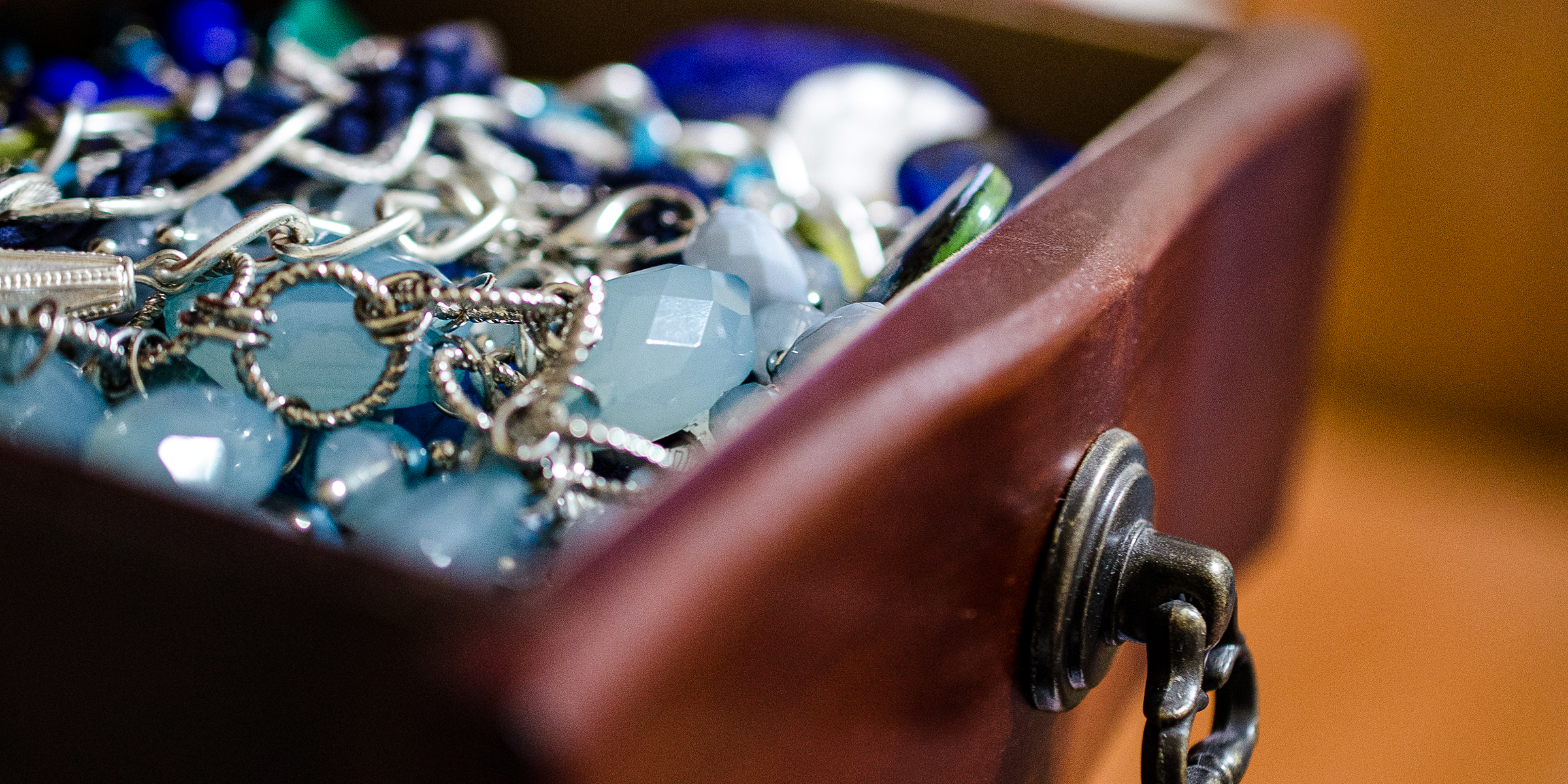 Bijoux dans un tiroir | Source : flickr.com/m01229/CC BY 2.0