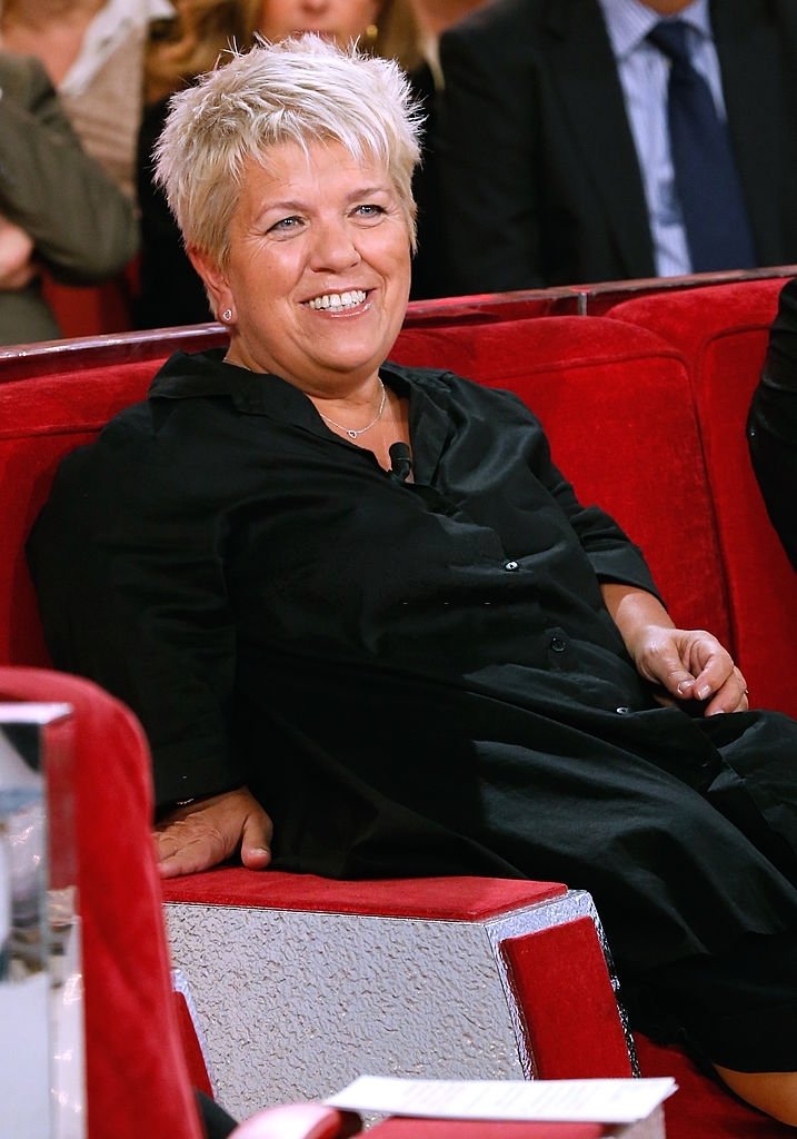 Mimie Mathy sur le plateau de "Vivement Dimanche". | Photo : Getty Images