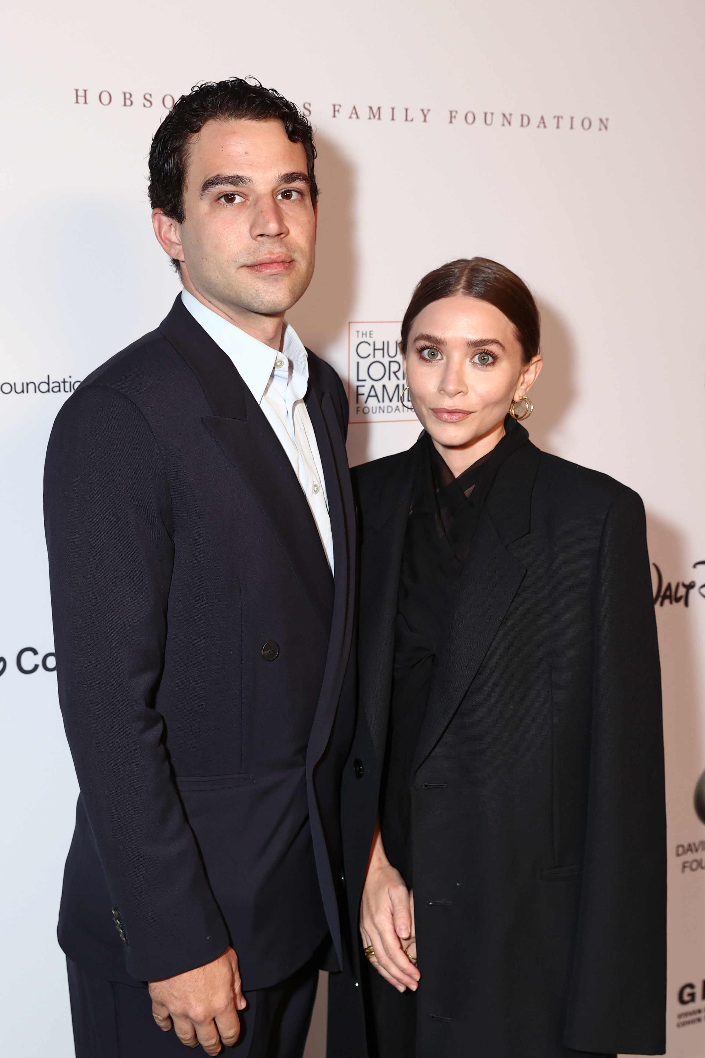 Louis Eisner et Ashley Olsen au gala du 20e anniversaire de YES à Los Angeles, 2021 | Source : Getty Images