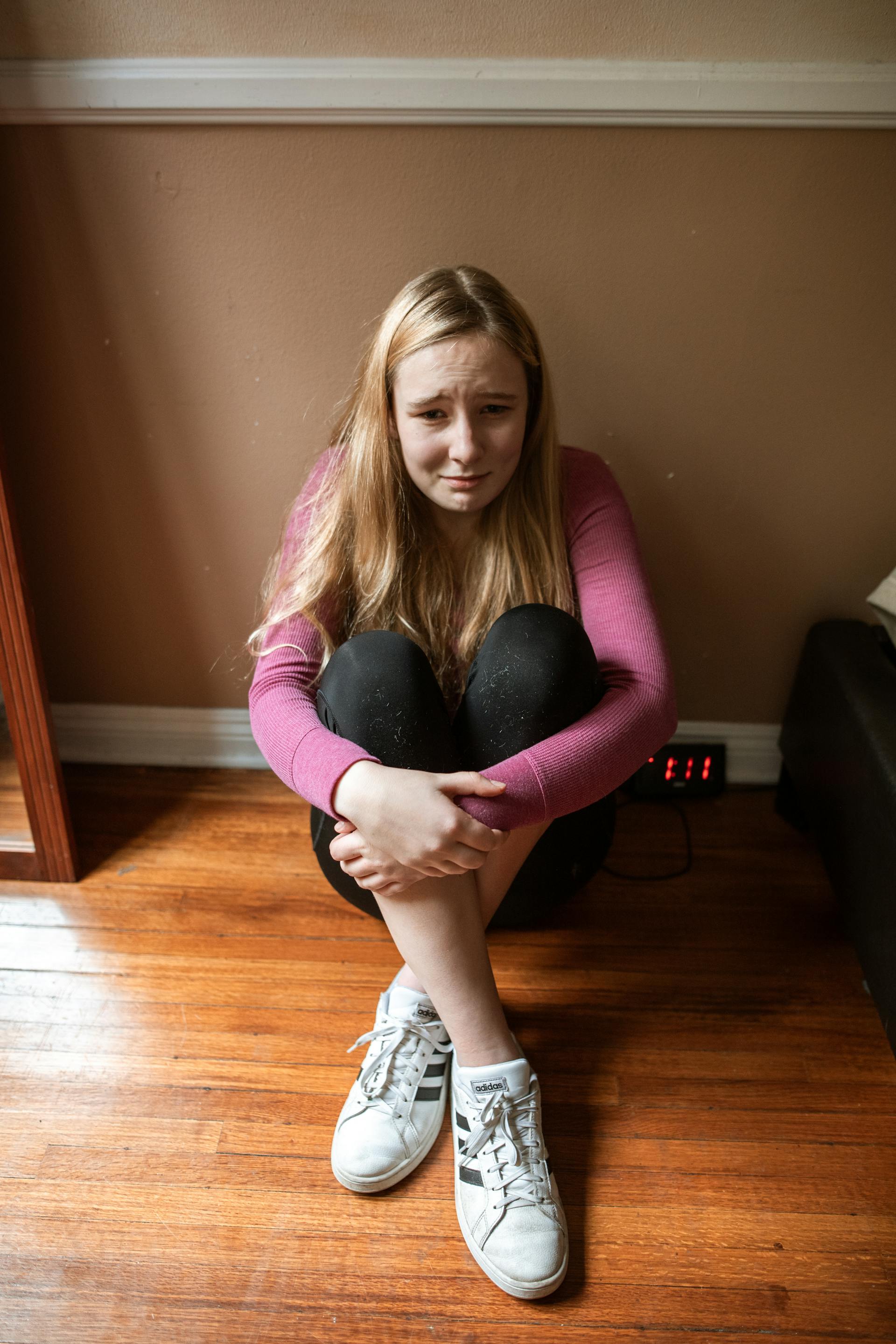 Une adolescente en pleurs | Source : Pexels