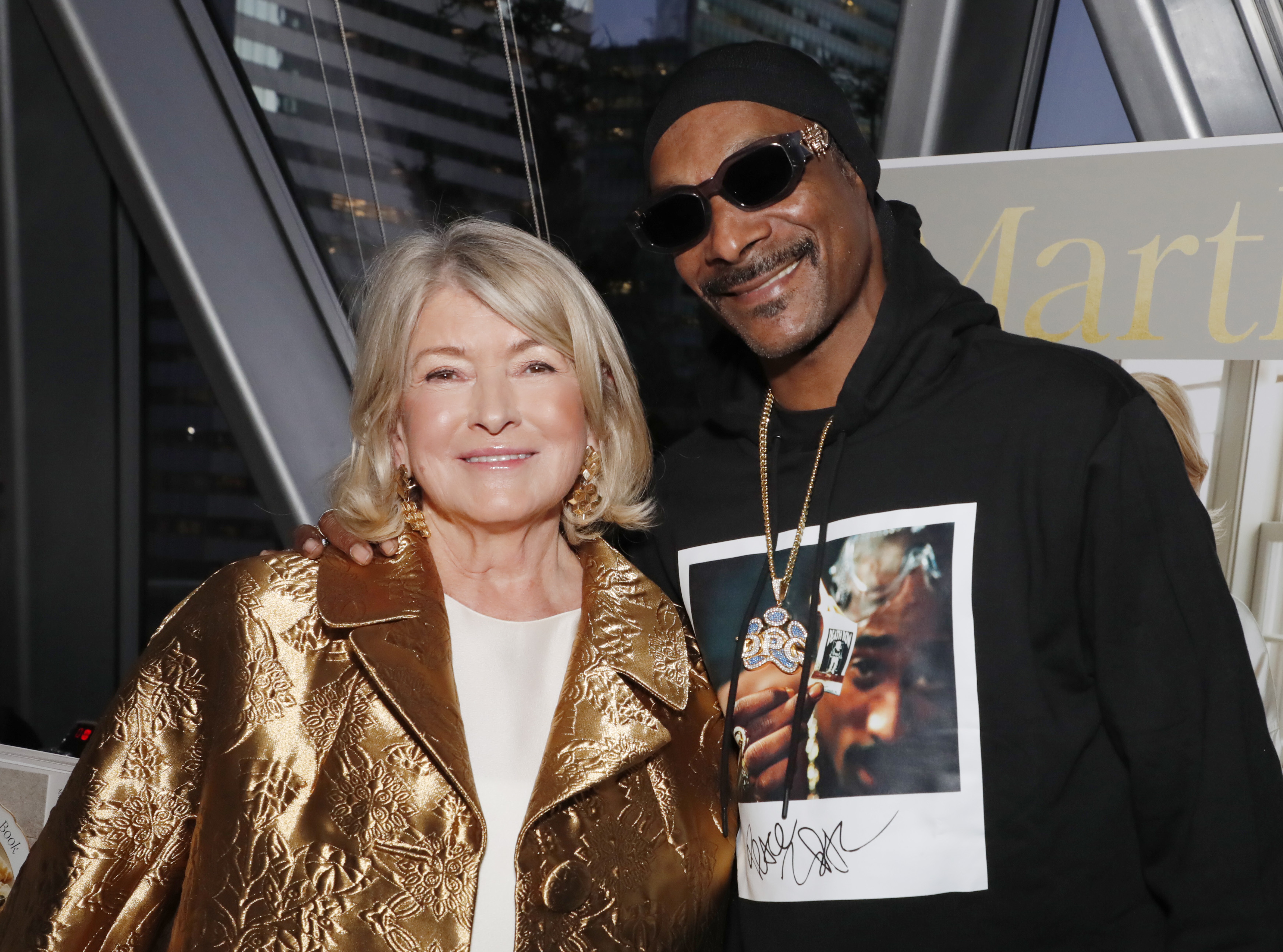 Martha Stewart et Snoop Dogg assistent à la célébration de sa 100e fête du livre lors du New York City Wine & Food Festival le 16 octobre 2024 | Source : Getty Images