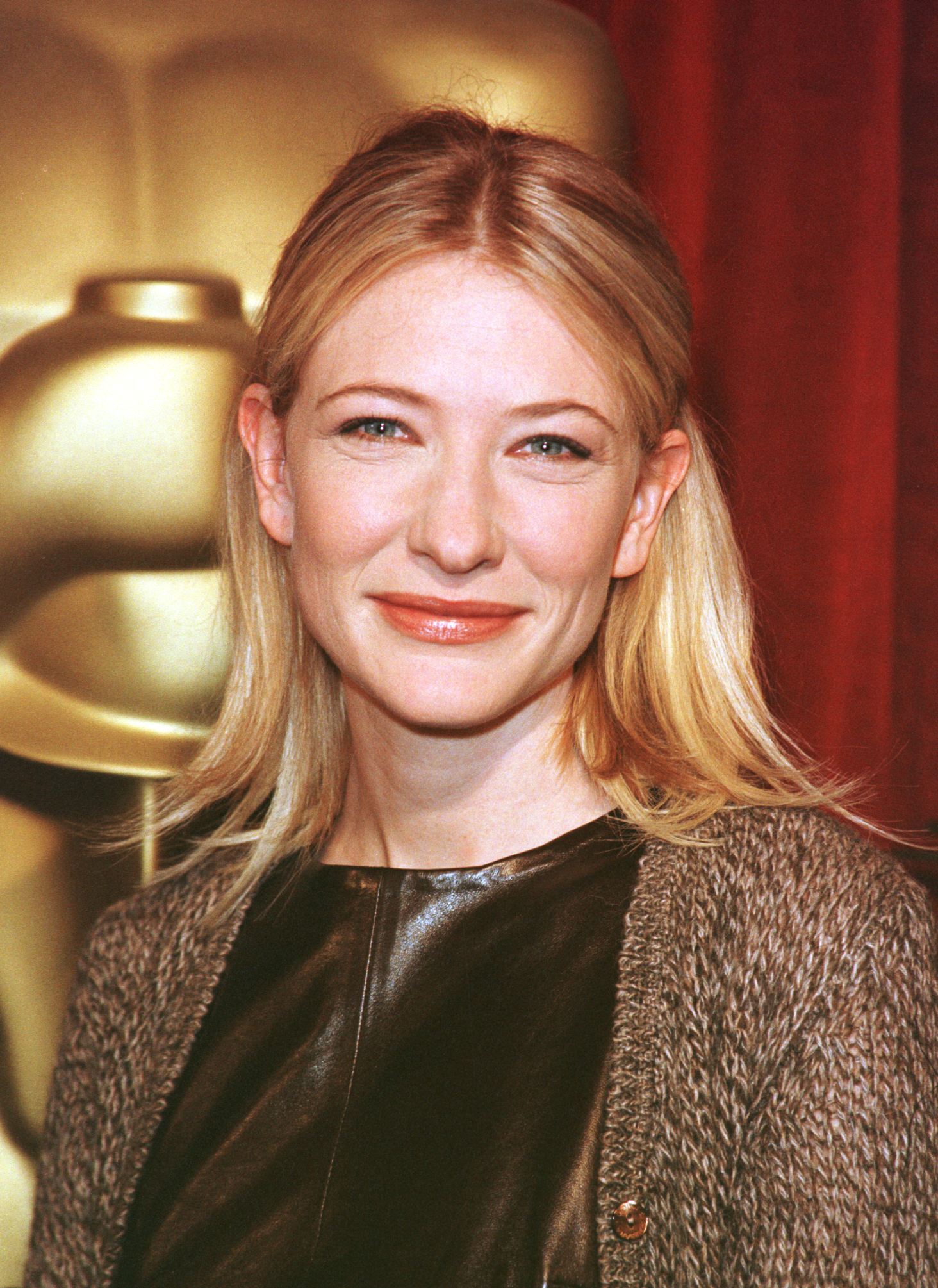 Cate Blanchett assiste au déjeuner annuel des nominés aux Oscars le 8 mars 1999 | Source : Getty Images