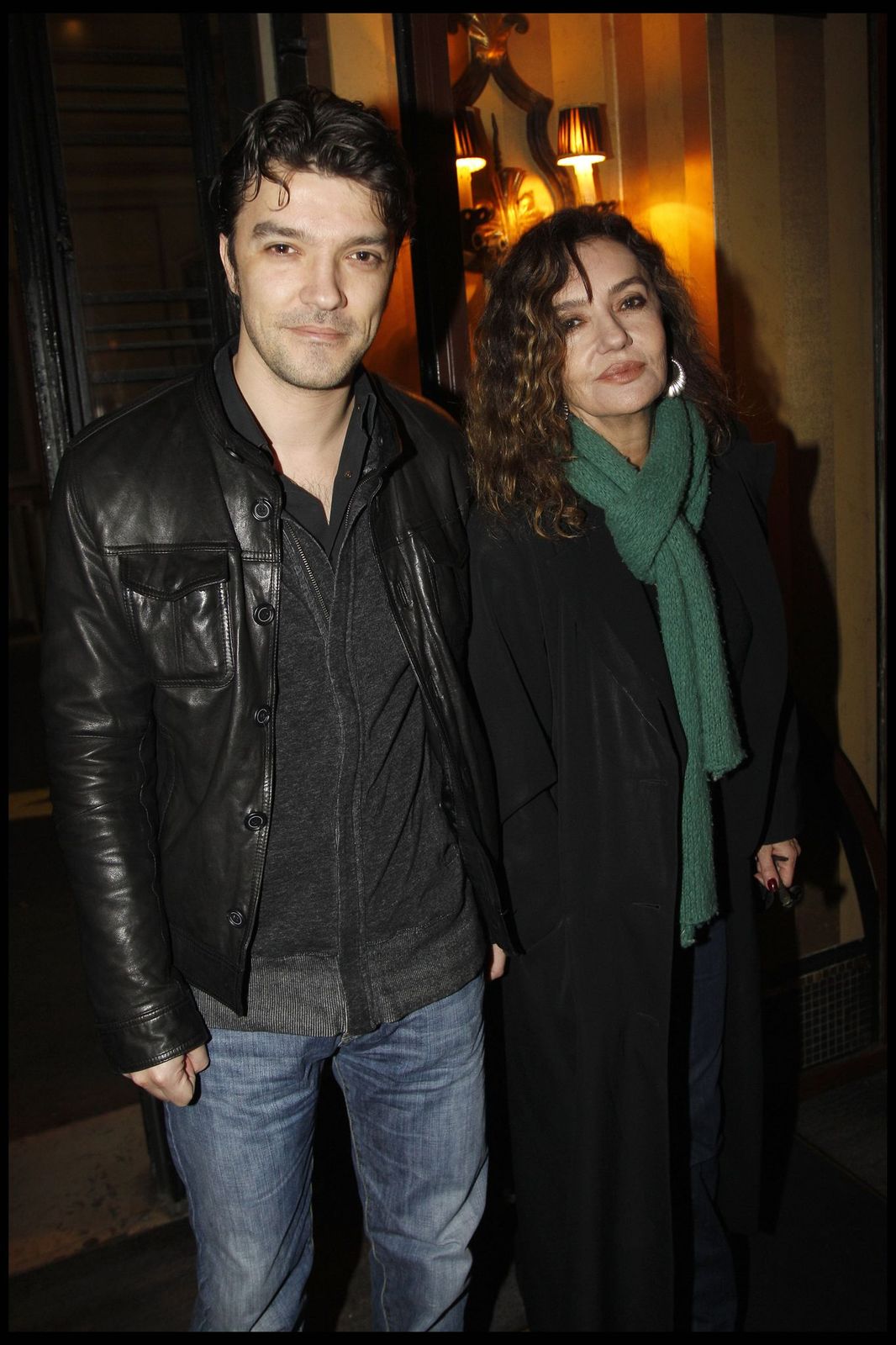 L'actrice Caroline Cellier et son fils Nicolas Poiret. | Photo : Getty Images