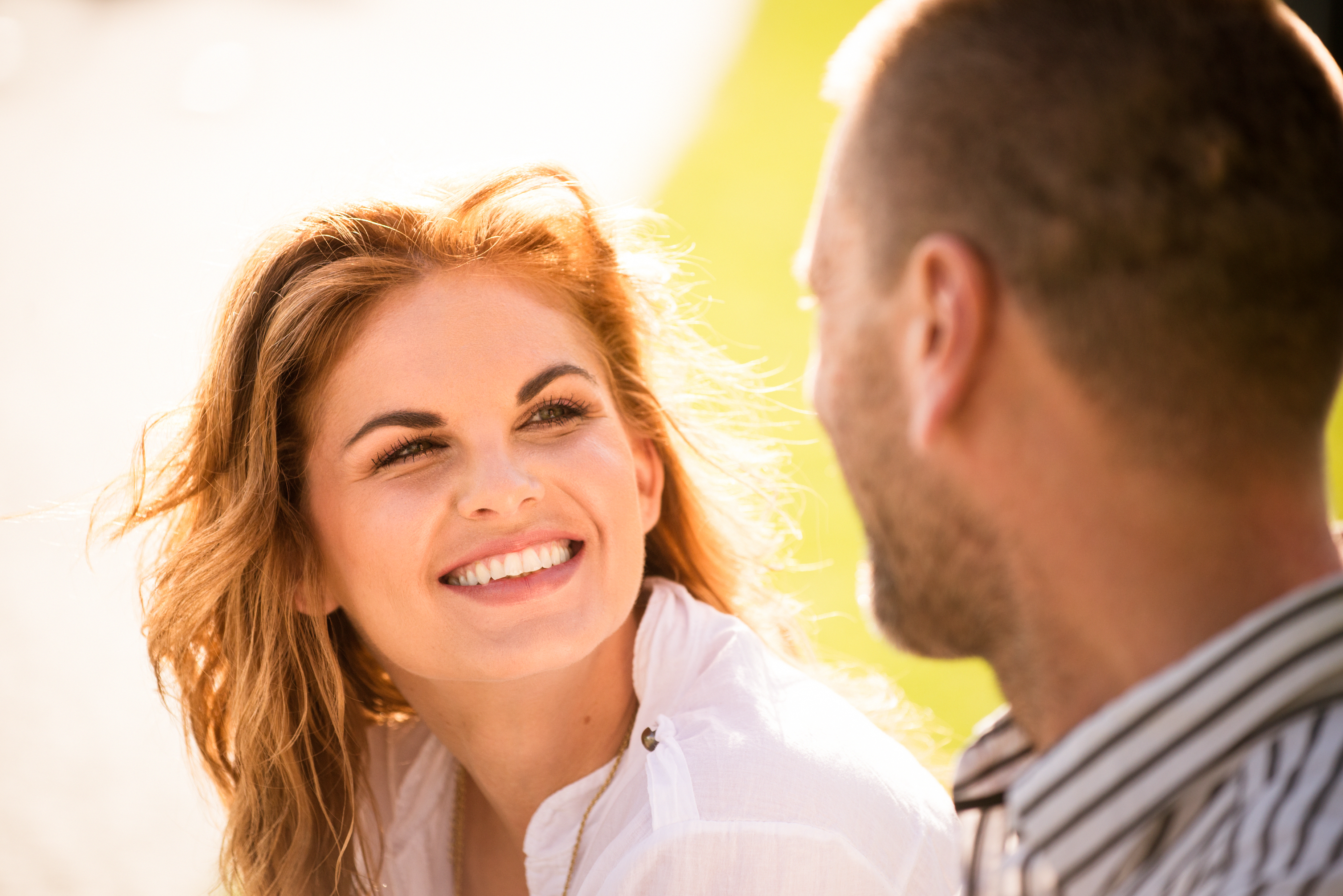 Joven sonriente | Fuente: Shutterstock