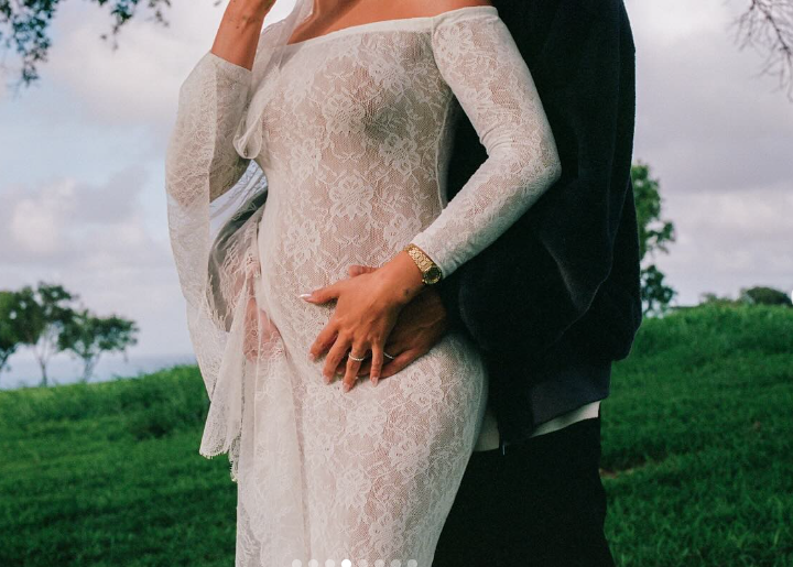 Justin et Hailey Bieber pendant leur shooting de grossesse, extrait d'un post daté du 9 mai 2024 | Source : Instagram/justinbieber