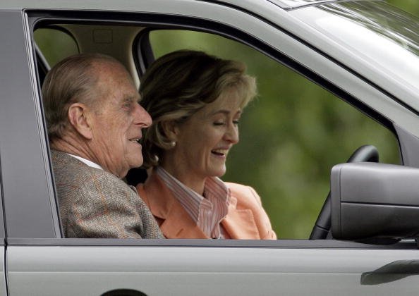  Le Prince Philip et Lady Penny Brabourne. |Photo : Getty Images