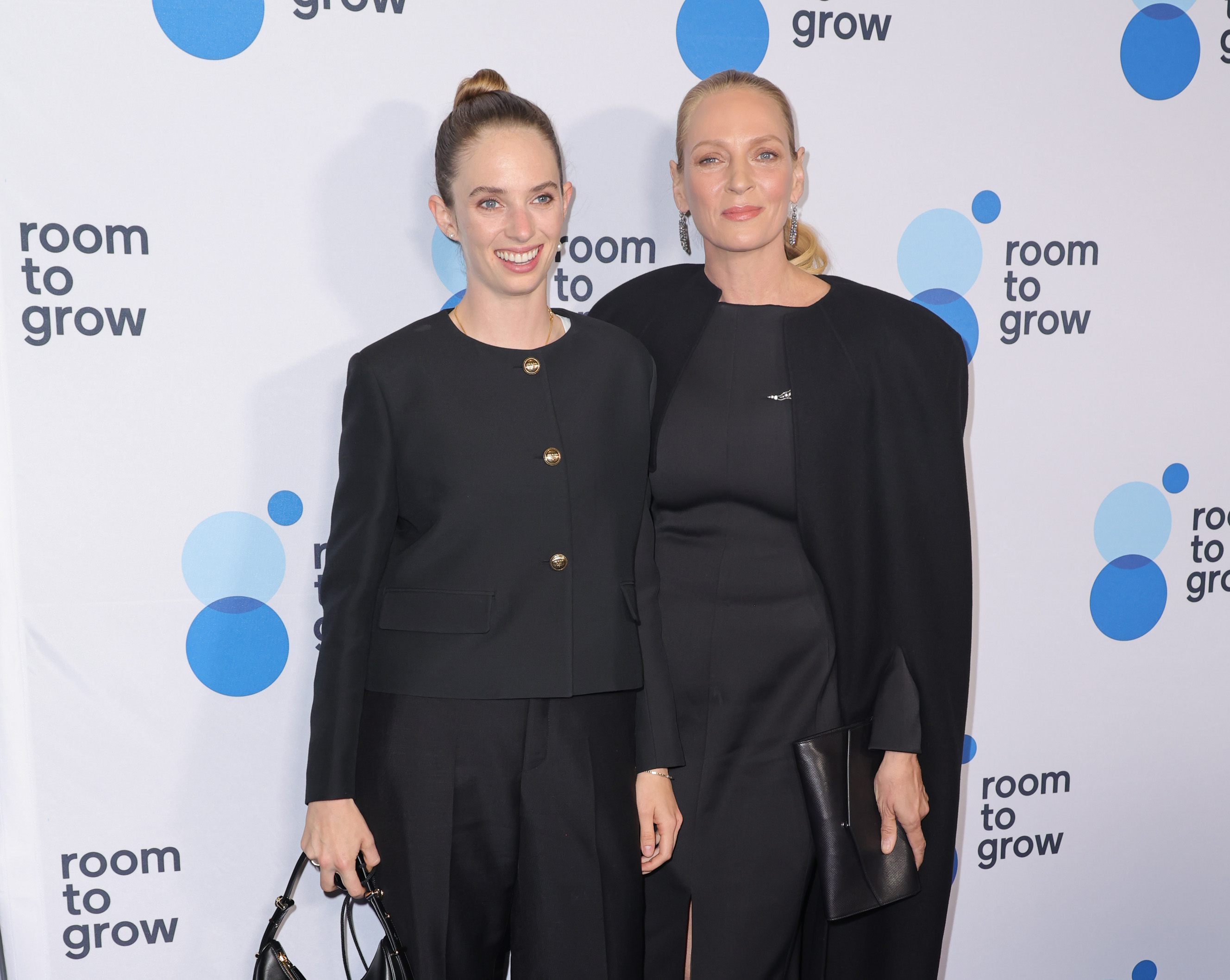 Maya Hawke et Uma Thurman assistent au gala du 25e anniversaire de Room To Grow le 25 octobre 2023 à New York | Source : Getty Images