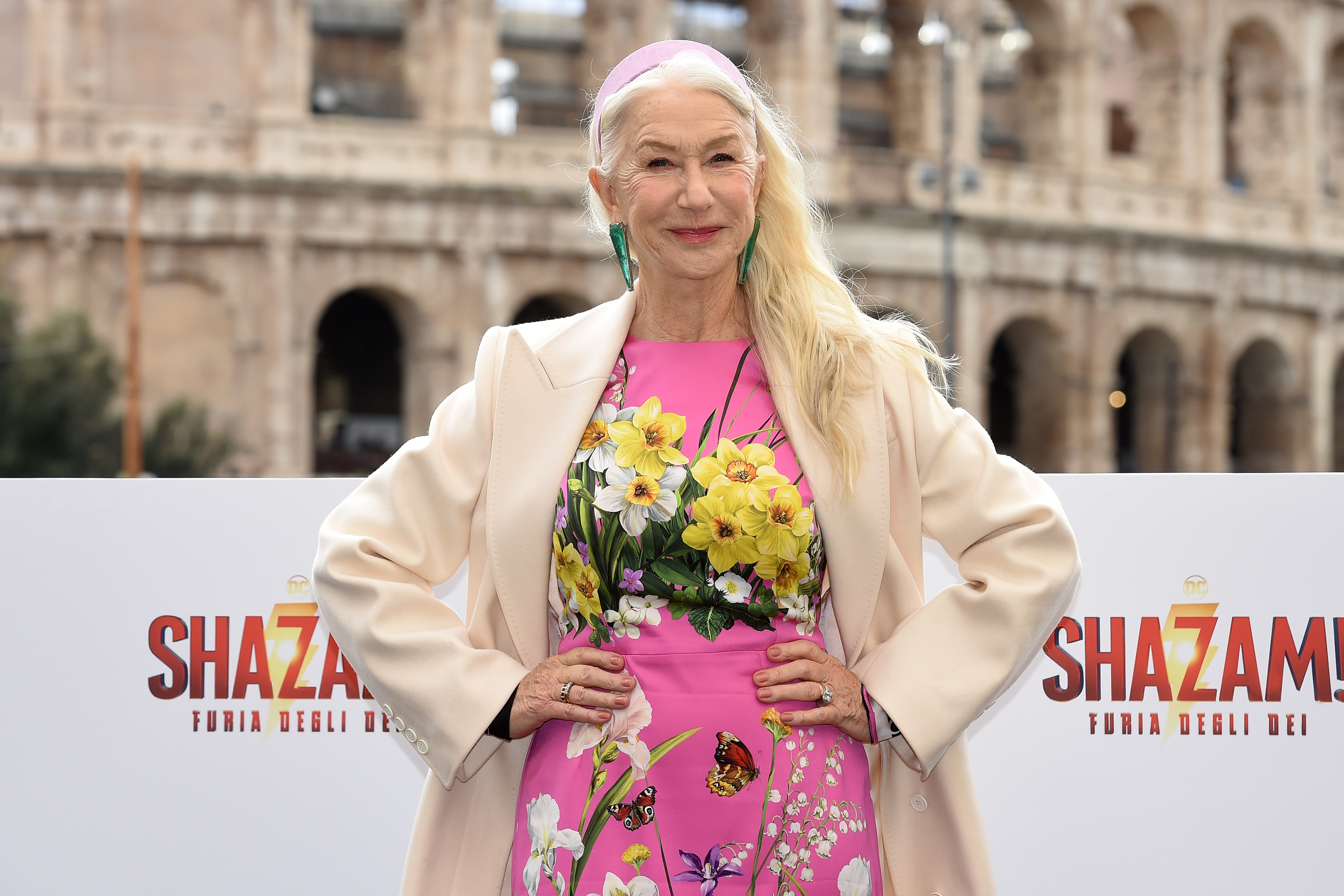 Helen Mirren participe au photocall du film "Shazam ! La fureur des dieux" au Palazzo Manfredi devant le Colisée à Rome, en Italie, le 2 mars 2023. | Source : Getty Images