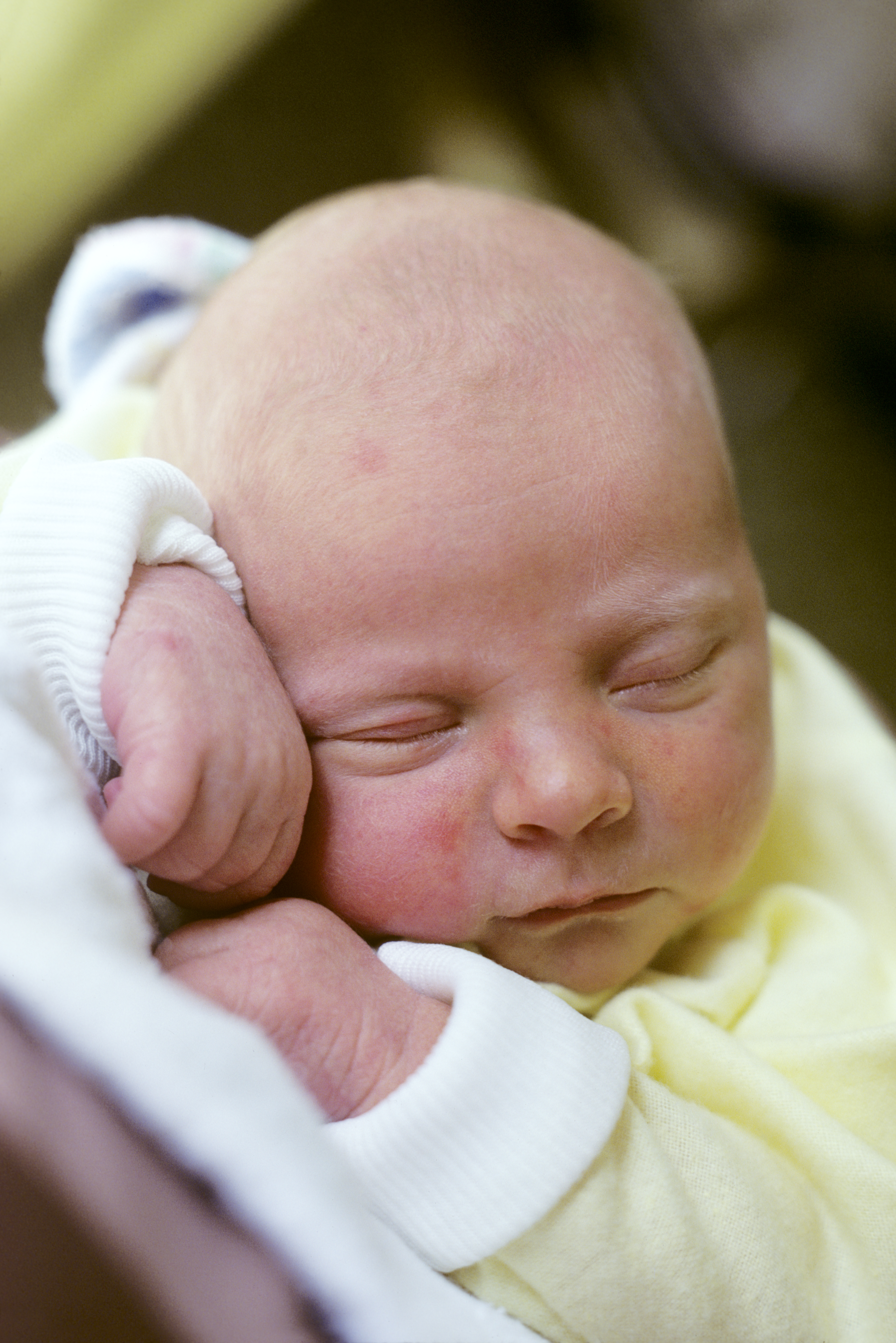 Un nouveau-né endormi | Source : Getty Images