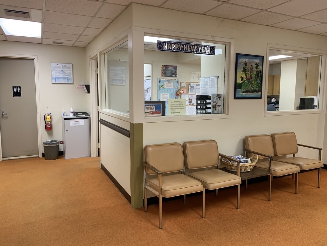 Tara attend des nouvelles dans la salle d'attente de l'hôpital | Source : Unsplash