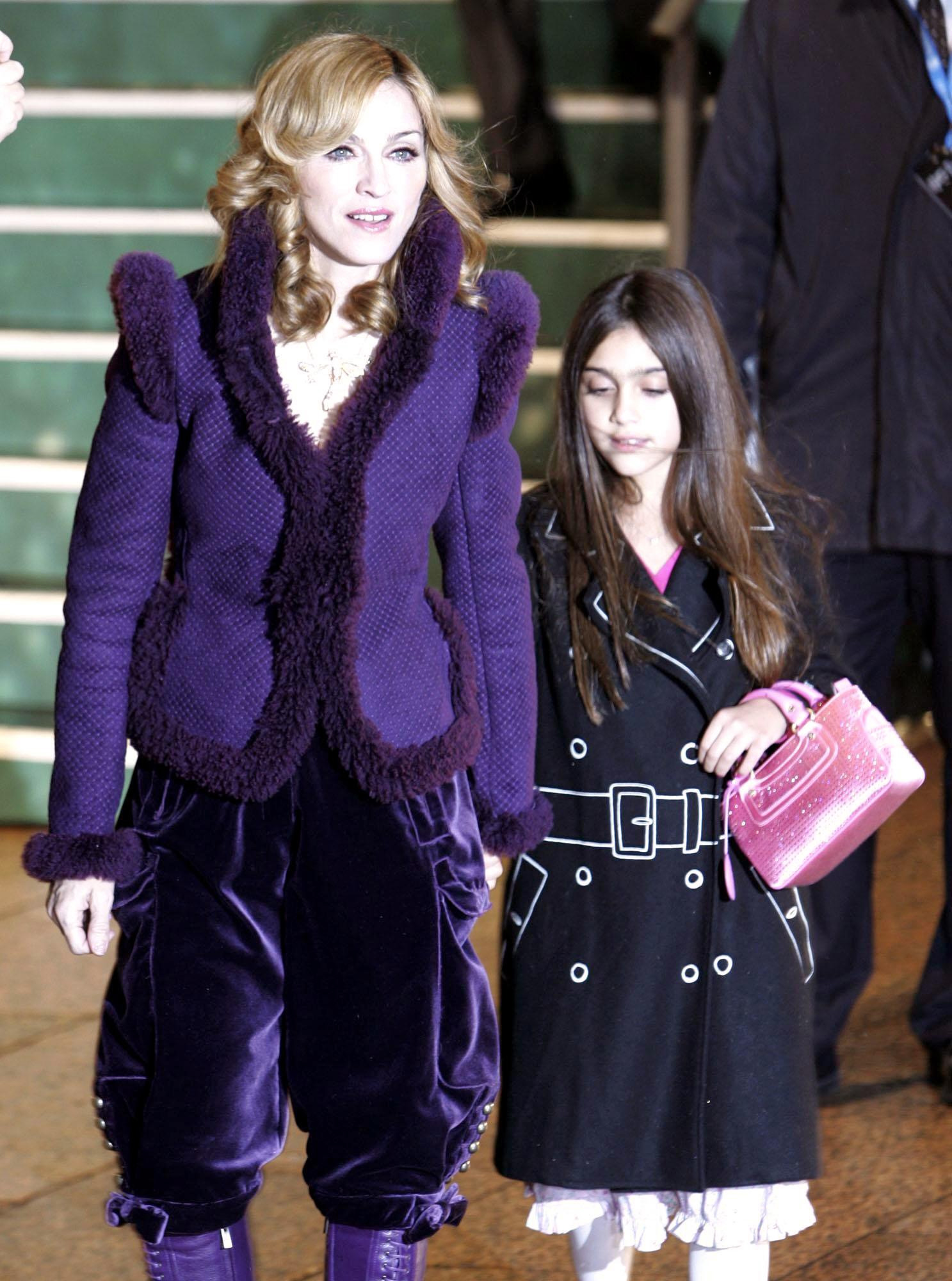 Madonna avec sa fille Lourdes "Lola" Leon le 6 novembre 2005 à Londres | Source : Getty Images