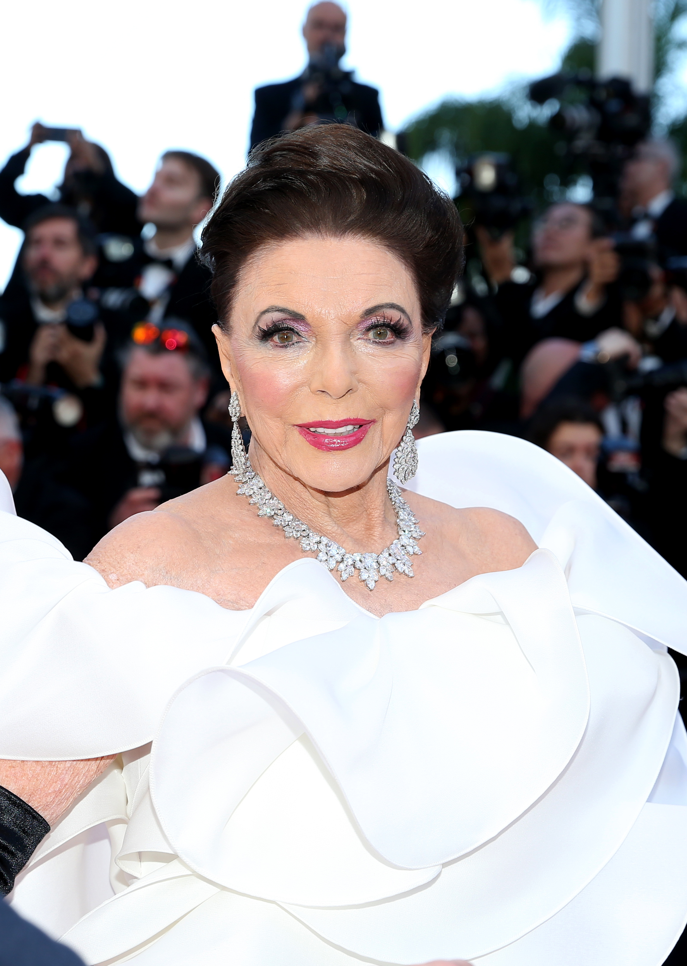 Dame Joan Collins assiste à la cérémonie d'ouverture et à la projection du film « La Vénus Électrique » lors du 79e Festival de Cannes, le 12 mai 2026 en France | Source : Getty Images