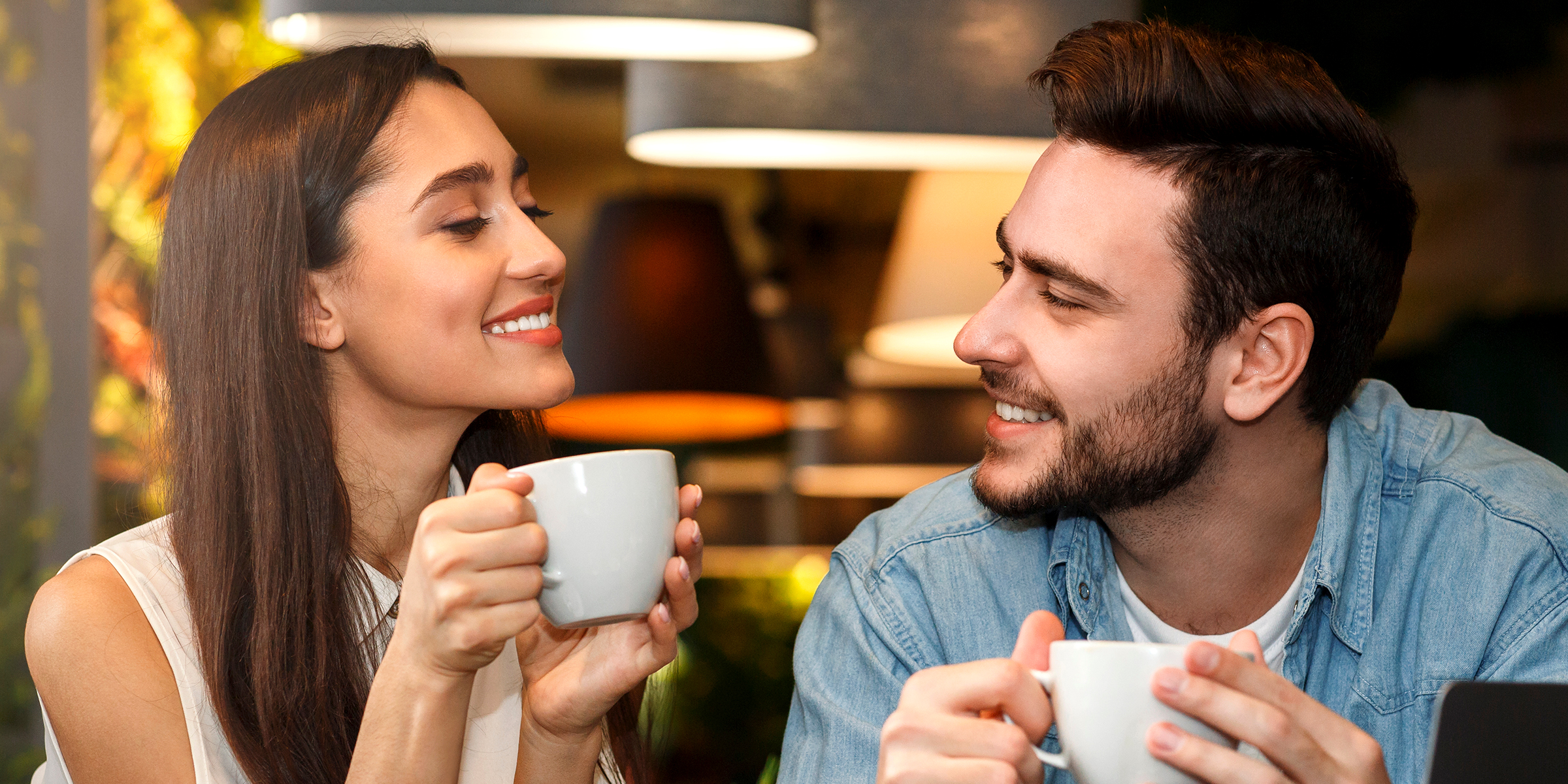 Un couple en rendez-vous | Source : Shutterstock