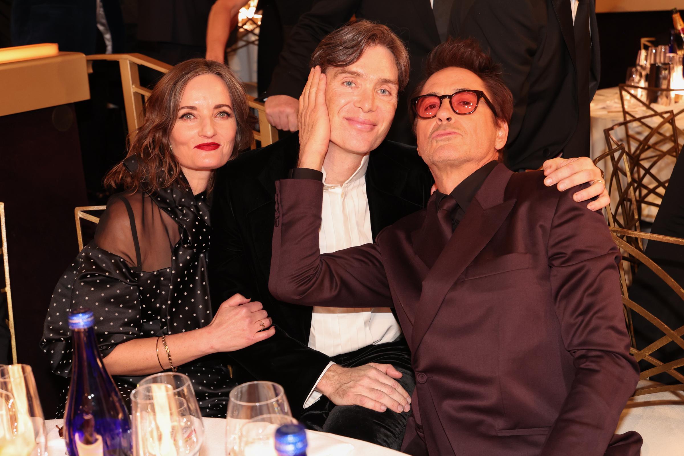 Yvonne McGuinness, Cillian Murphy et Robert Downey Jr. lors de la 81e cérémonie des Golden Globe Awards qui s'est tenue à l'hôtel Beverly Hilton le 7 janvier 2024 à Beverly Hills, en Californie | Source : Getty Images