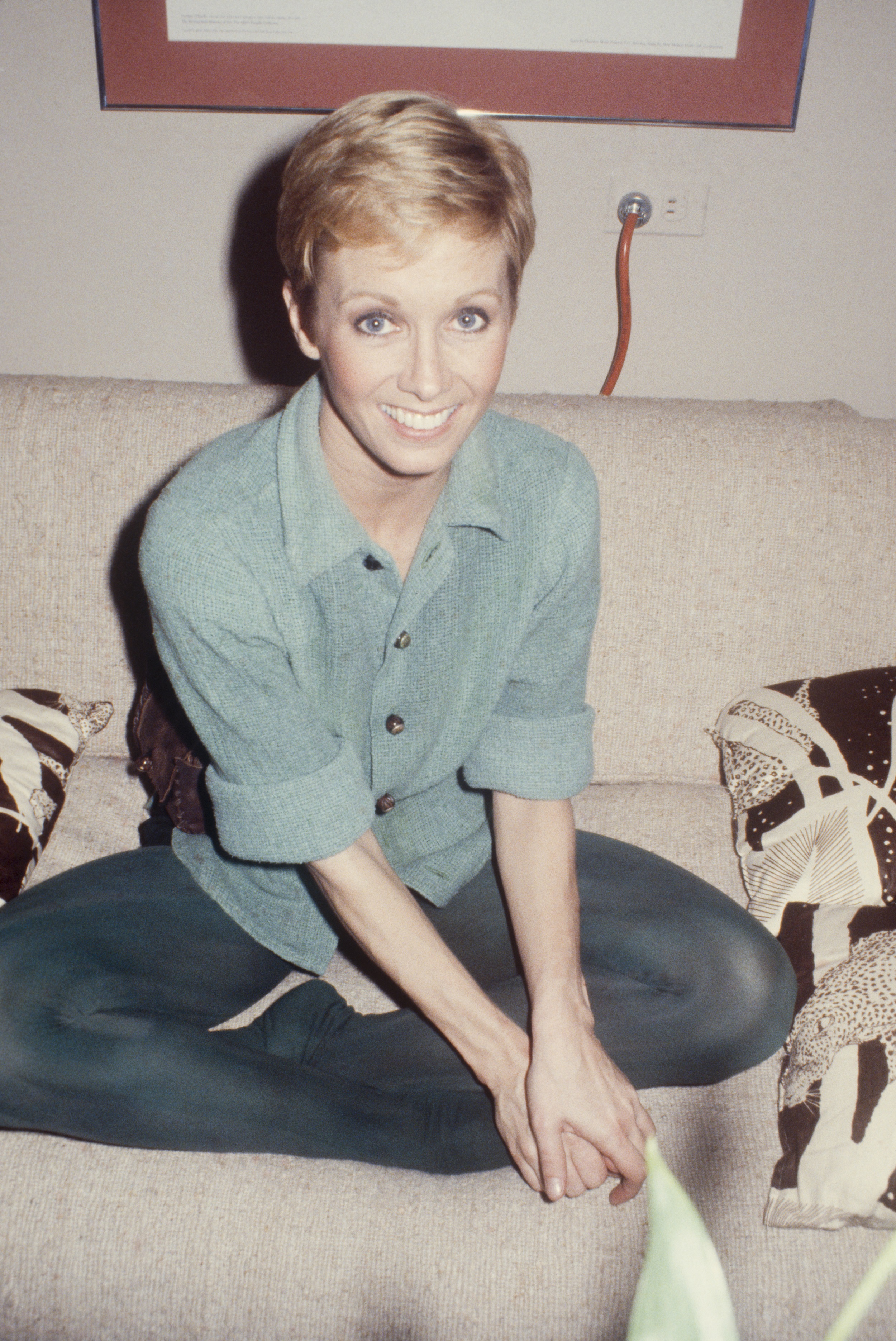 Sandy Duncan habillée en Peter Pan dans sa loge vers 1970, à New York | Source : Getty Images