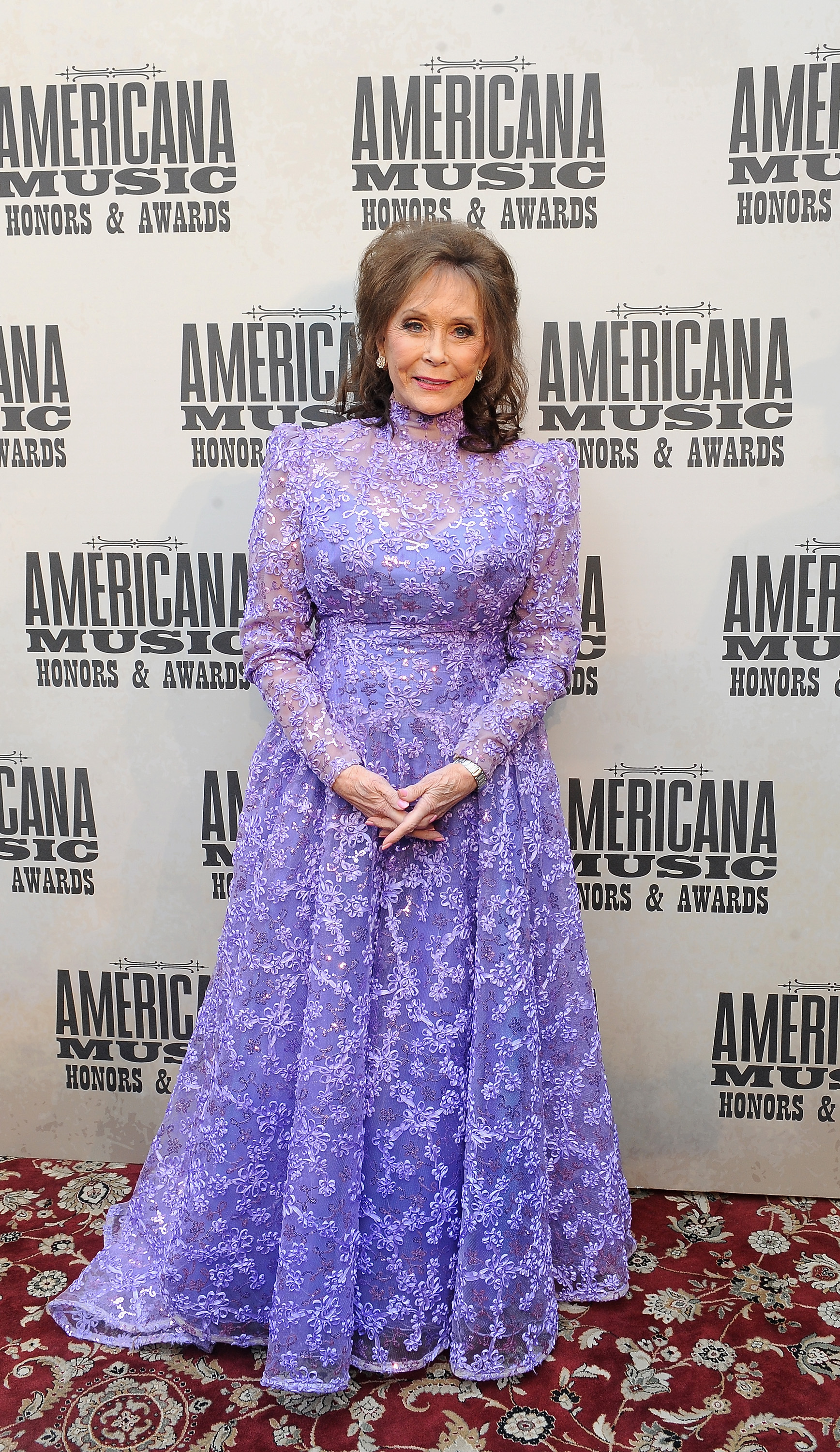 Loretta Lynn assiste au 13e spectacle annuel des honneurs et des prix de l'Americana Music Association au Ryman Auditorium de Nashville, Tennessee, le 17 septembre 2014. | Source : Getty Images
