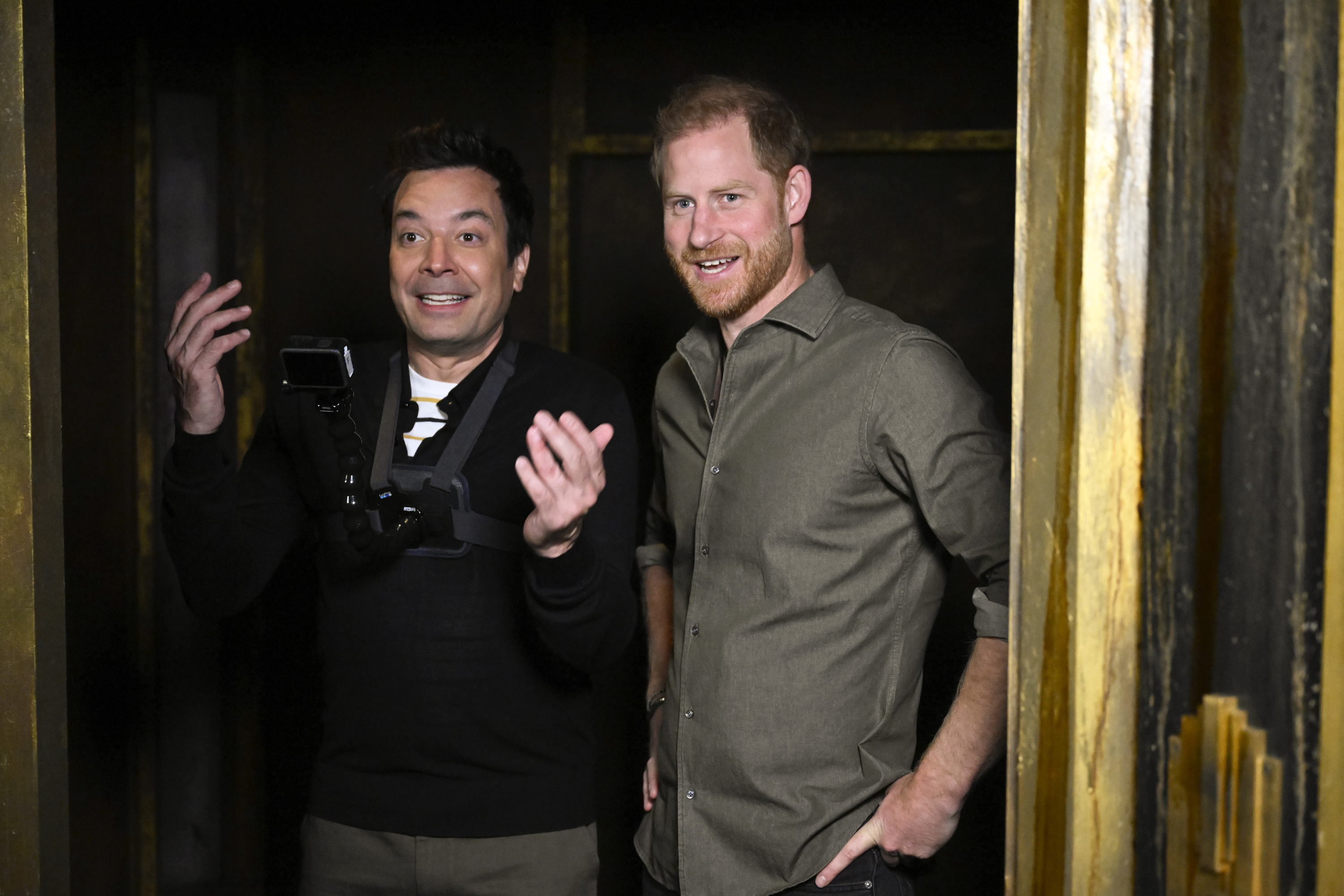 L'animateur Jimmy Fallon et le prince Harry traversent "Tonightmares" le 26 septembre 2024 | Source : Getty Images