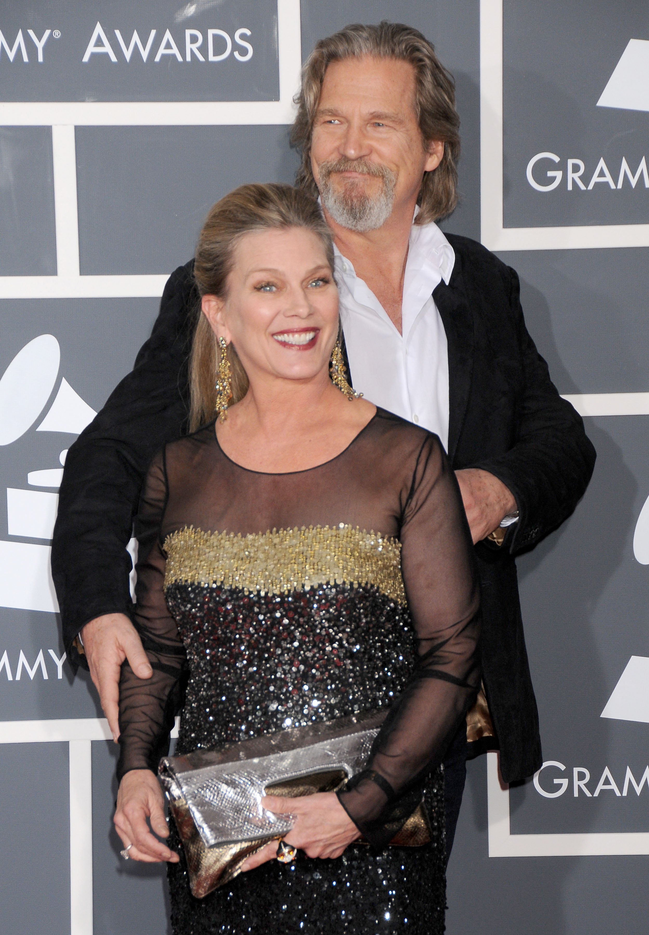 Jeff et Susan Bridges arrivent à la 52e cérémonie annuelle des GRAMMY Awards qui s'est tenue au Nokia Theater à Los Angeles, en Californie, le 31 janvier 2010. | Source : Getty Images