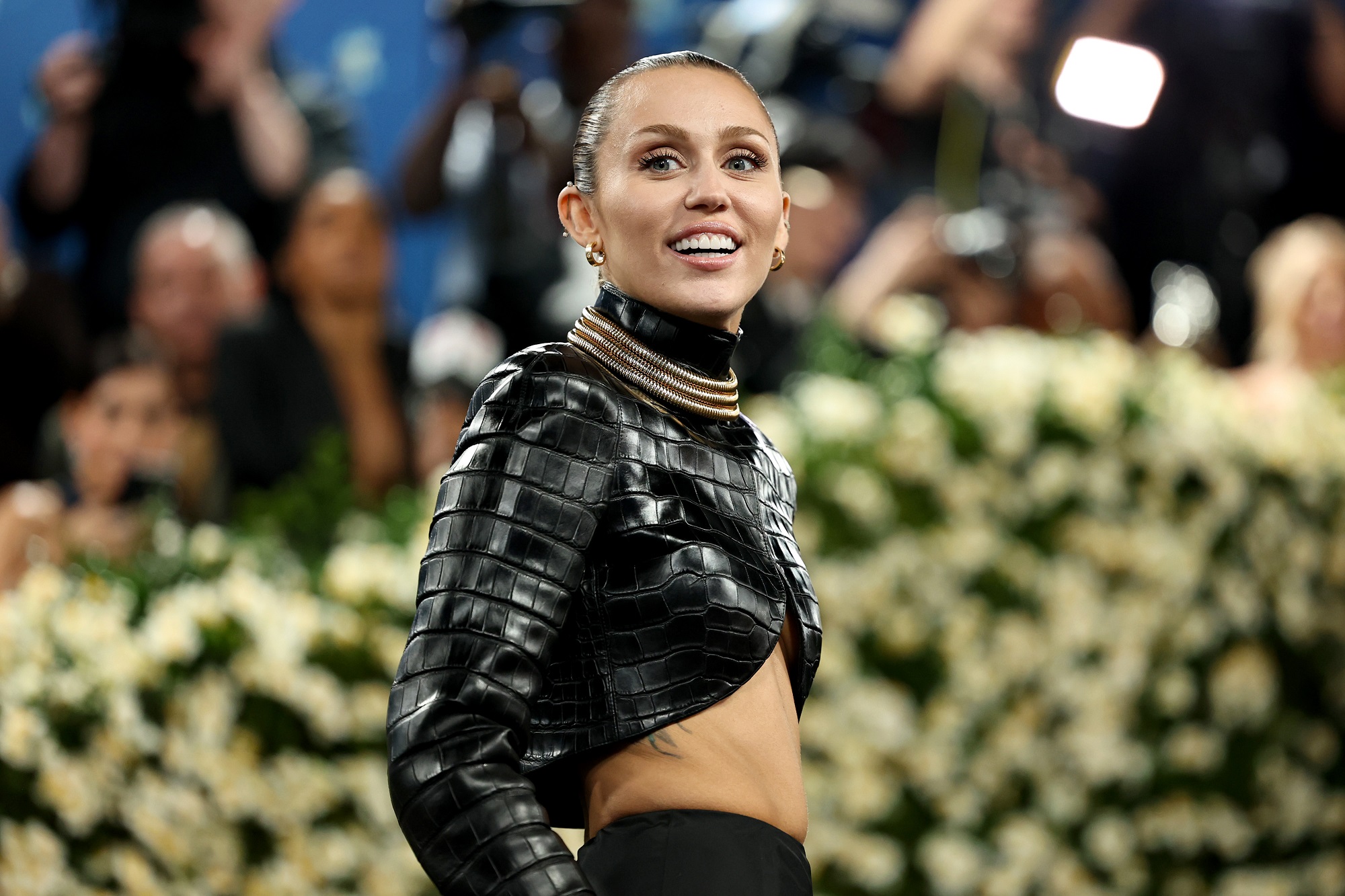 Miley Cyrus assiste au 2025 Met Gala célébrant le thème "Superfine : Tailoring Black Style" au Metropolitan Museum of Art le 5 mai 2025 à New York City | Source : Getty Images