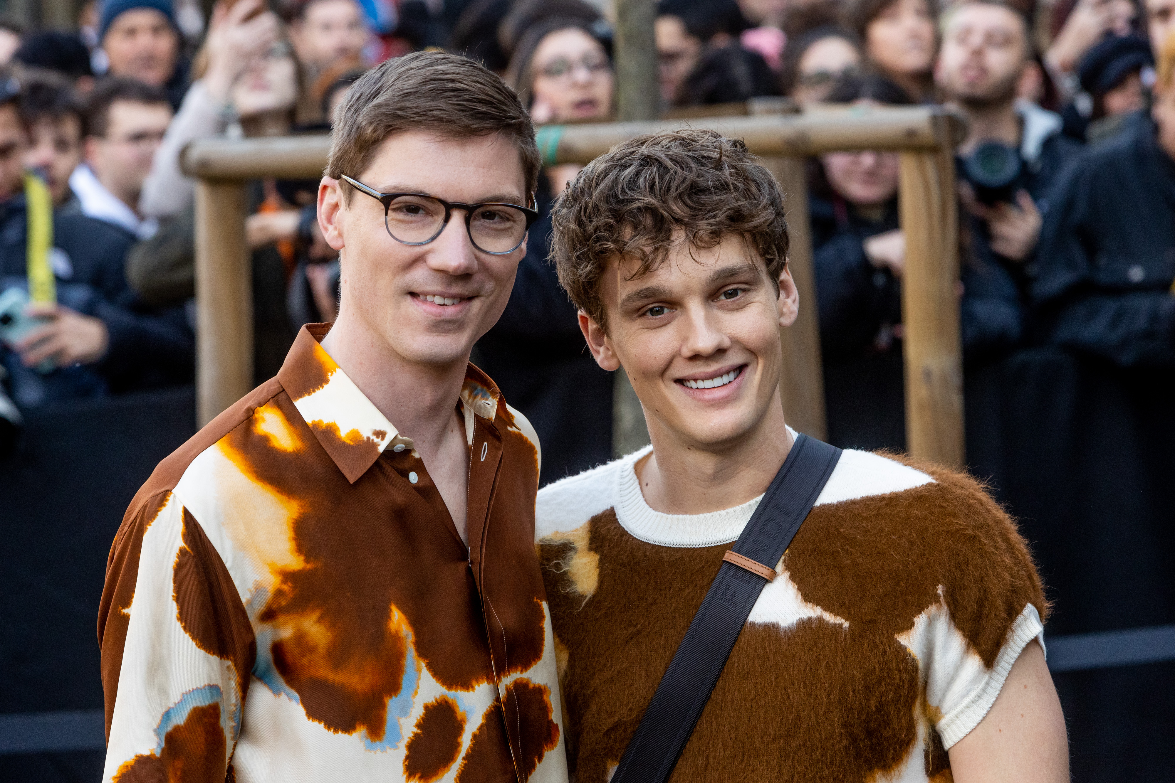 Hunter Doohan et Fielder Jewett vus au défilé Fendi lors de la semaine de la mode masculine automne/hiver 2023/2024 à Milan le 14 janvier 2023 | Source : Getty Images