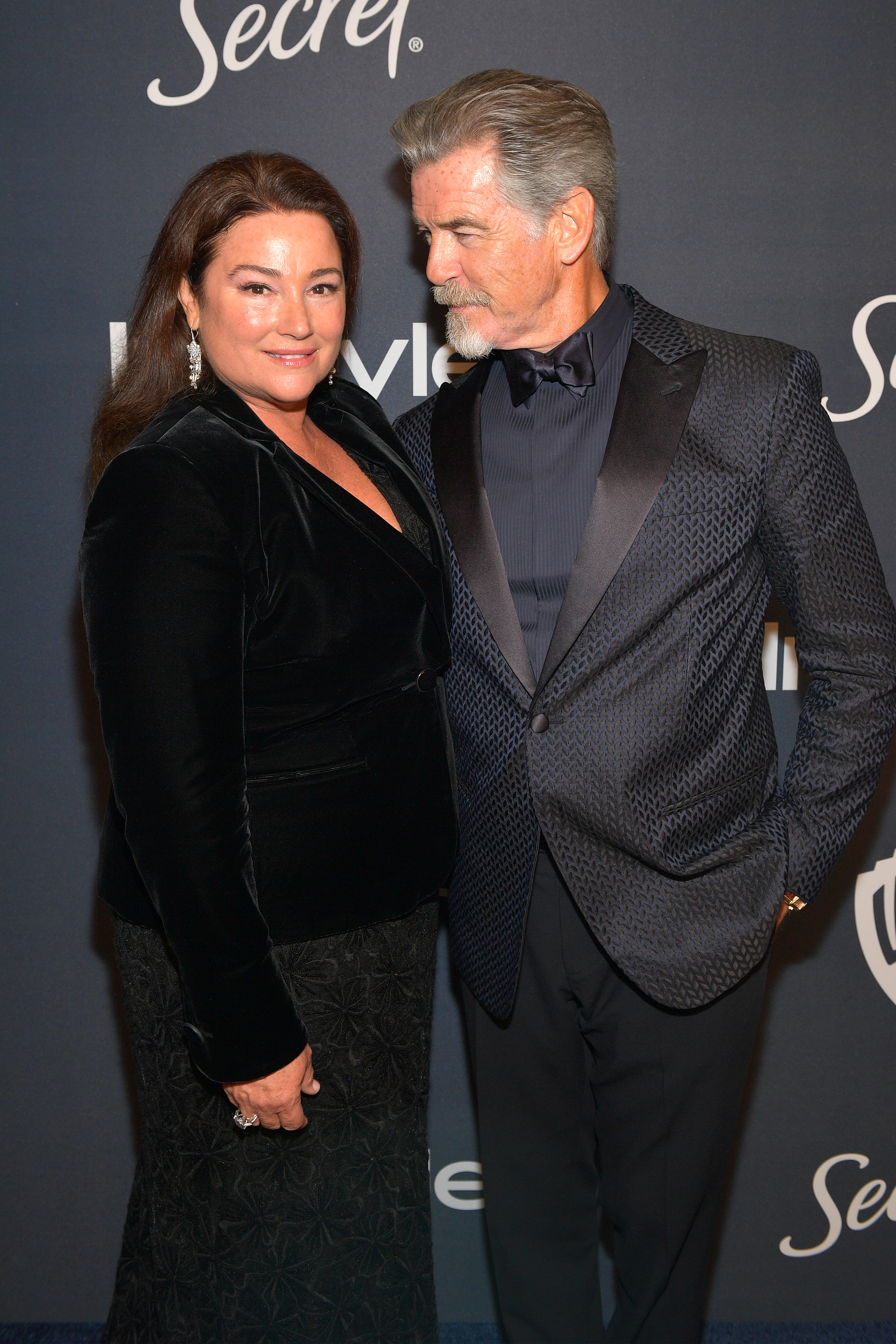 Keely Shaye Smith et Pierce Brosnan le 05 janvier 2020 à Beverly Hills, Californie. | Source : Getty Images