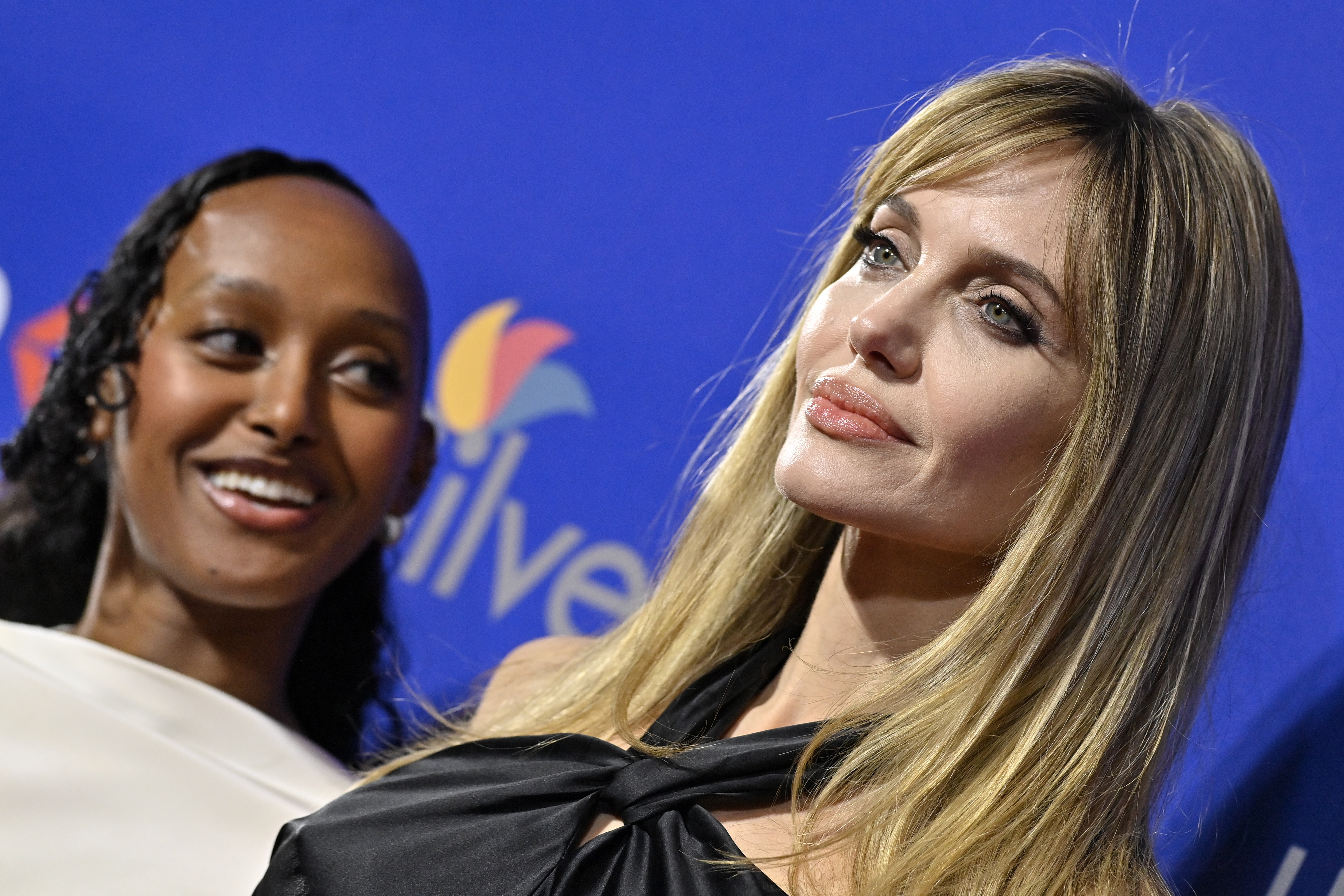 Zahara Marley Jolie, et Angelina Jolie lors de la 36e cérémonie annuelle de remise des prix du Festival international du film de Palm Springs, le 03 janvier 2025, à Palm Springs, en Californie. | Source : Getty Images