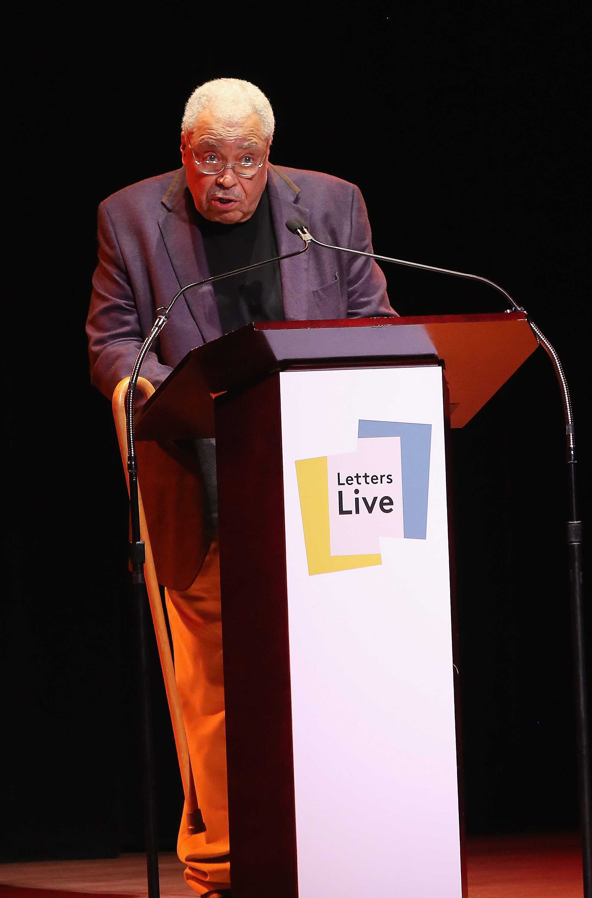 James Earl Jones se produit lors des débuts new-yorkais de "Letters Live" le 19 mai 2018 | Source : Getty Images