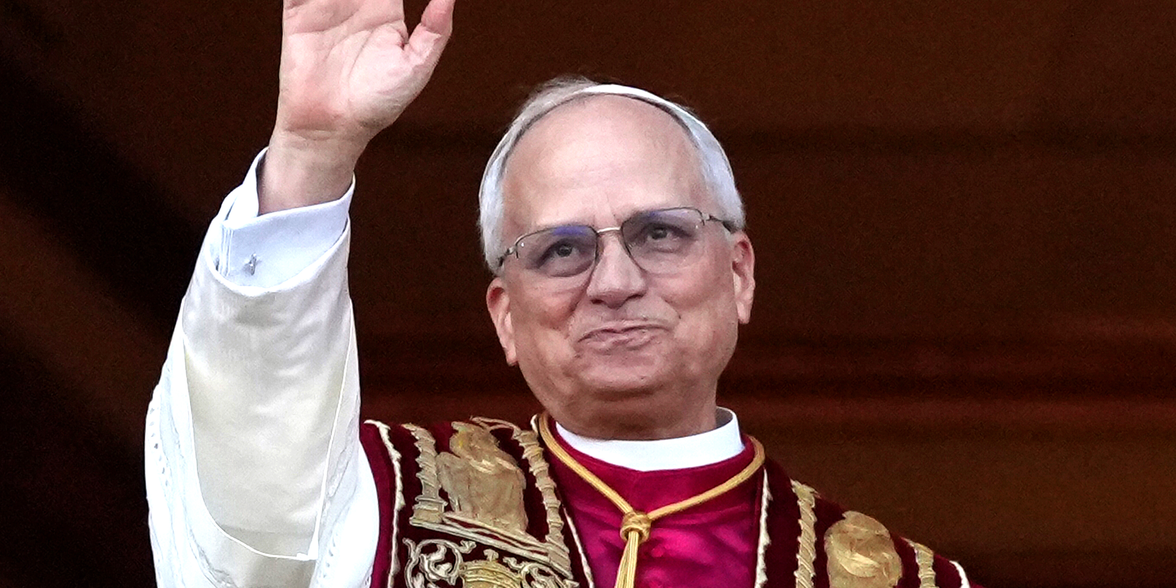 Le nouveau souverain pontife, le pape Léon XIV, apparaît pour la première fois au balcon du Vatican le 8 mai 2025 | Source : Getty Images