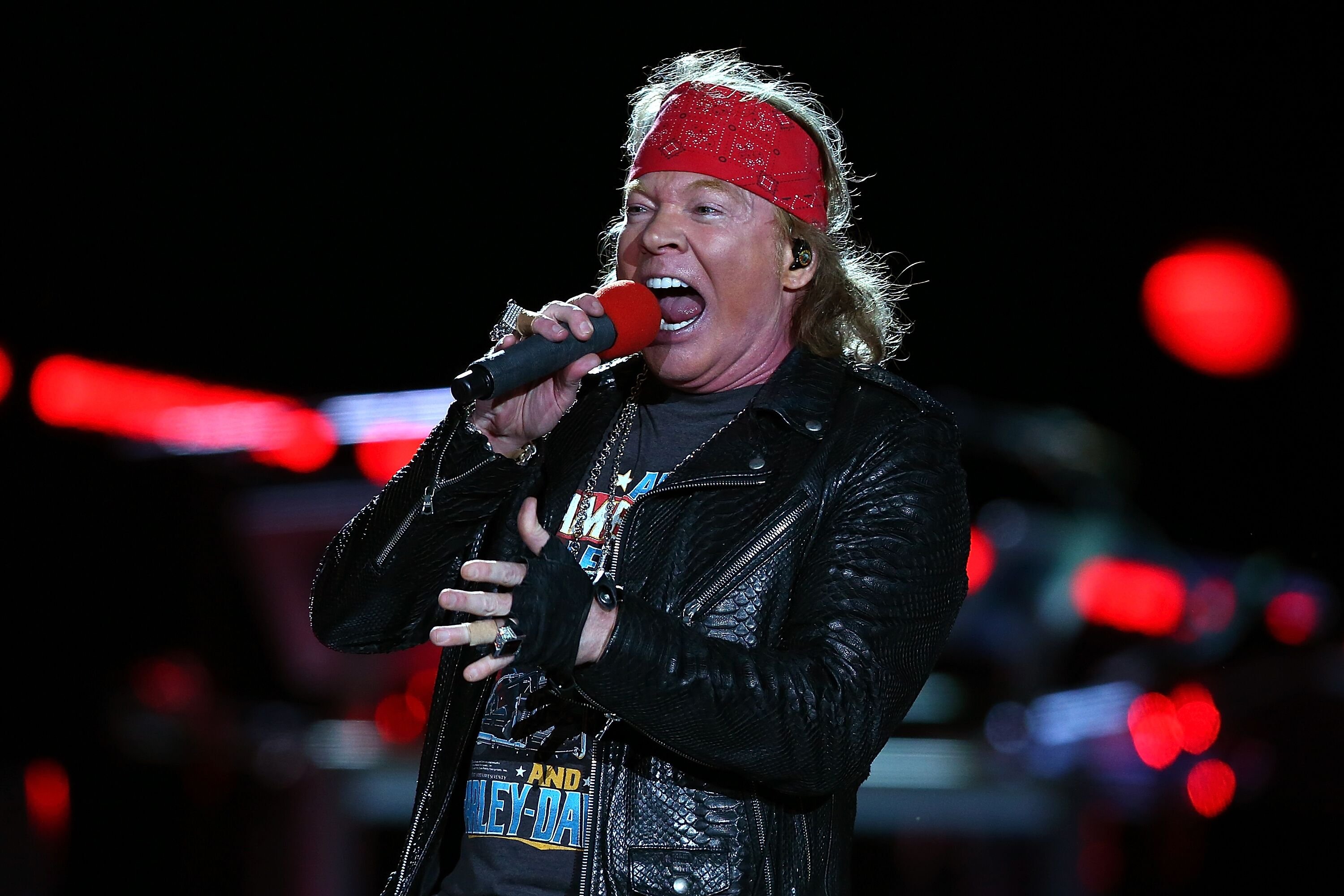 Axel Rose lors du concert de la tournée Guns N' Roses "Not in This Lifetime" au Domain Stadium à Perth, Australie | Photo : Getty Images