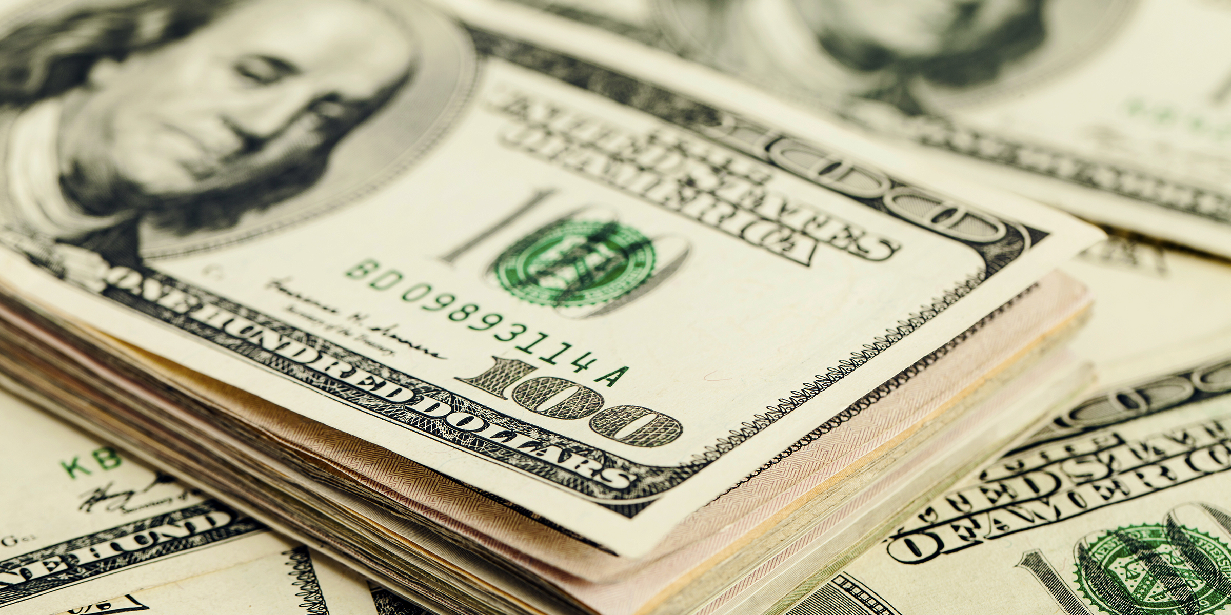 Des liasses de billets | Source : Shutterstock