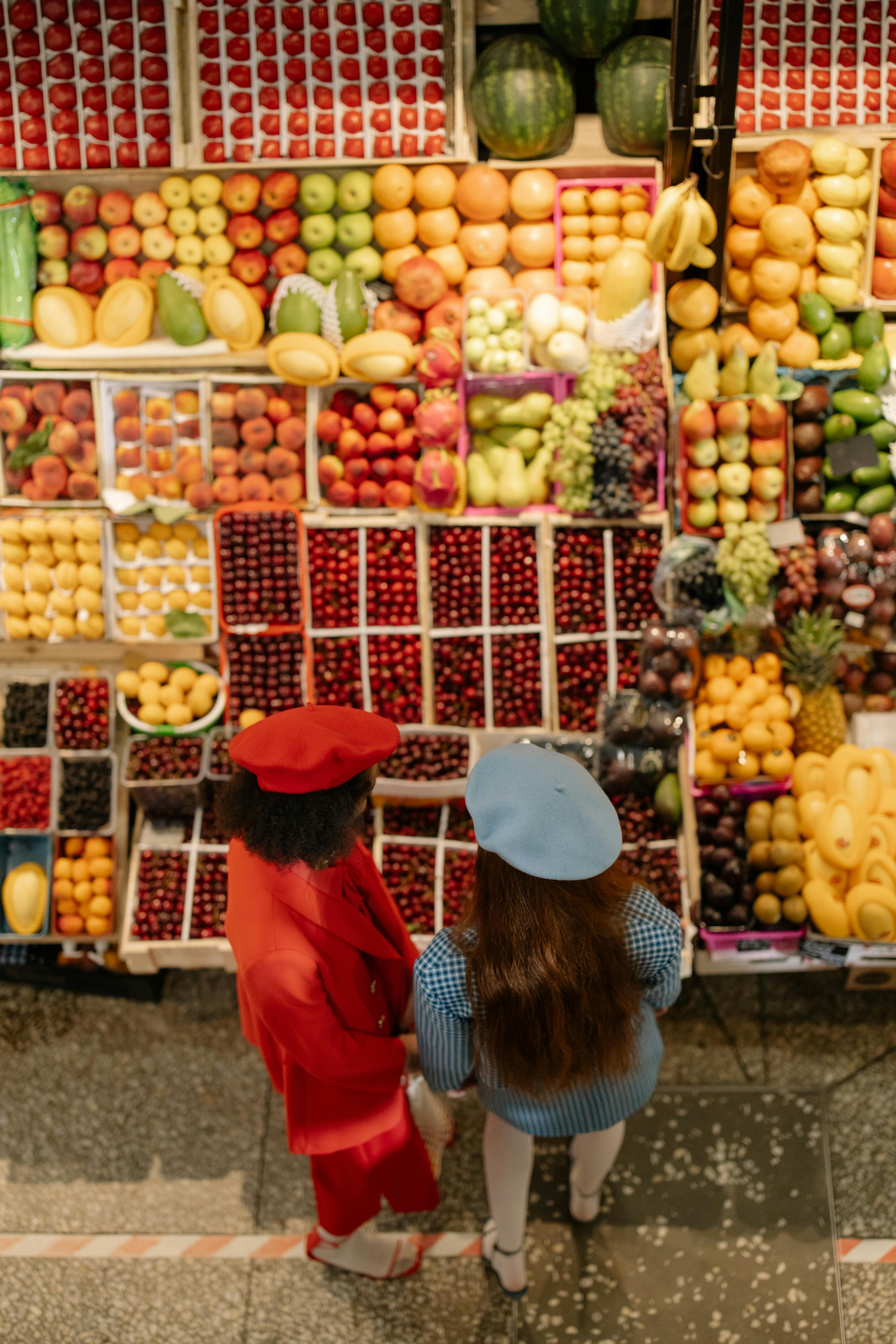 Deux femmes dans une épicerie | Source : Pexels