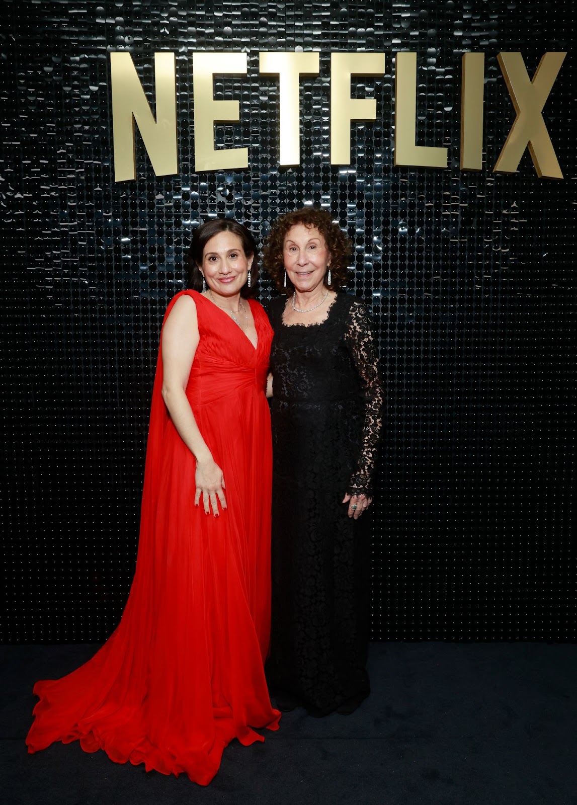 Lucy DeVito et Rhea Perlman lors de la 2024 Netflix SAG Celebration, le 24 février 2024, à Los Angeles, en Californie. | Source : Getty Images