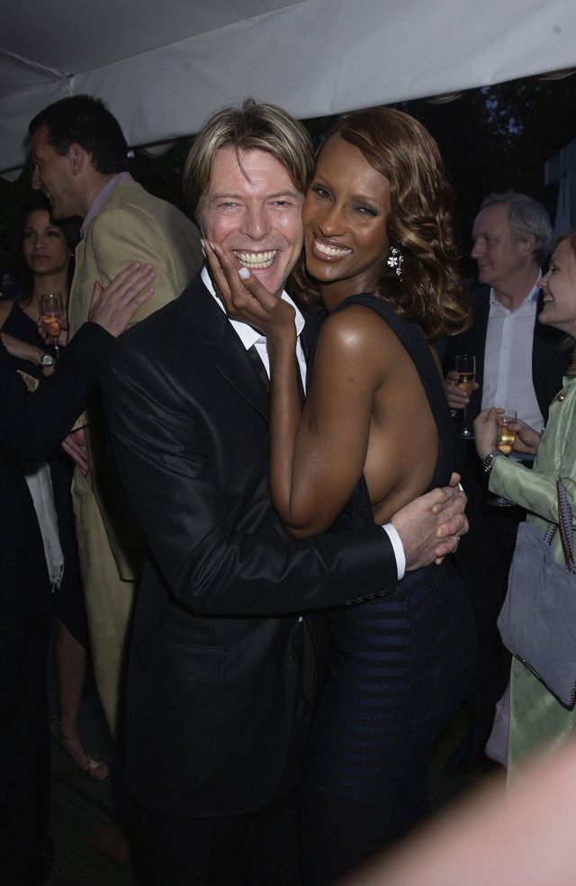 David Bowie et sa femme Iman le 10 juillet 2002 | Source : Getty Images