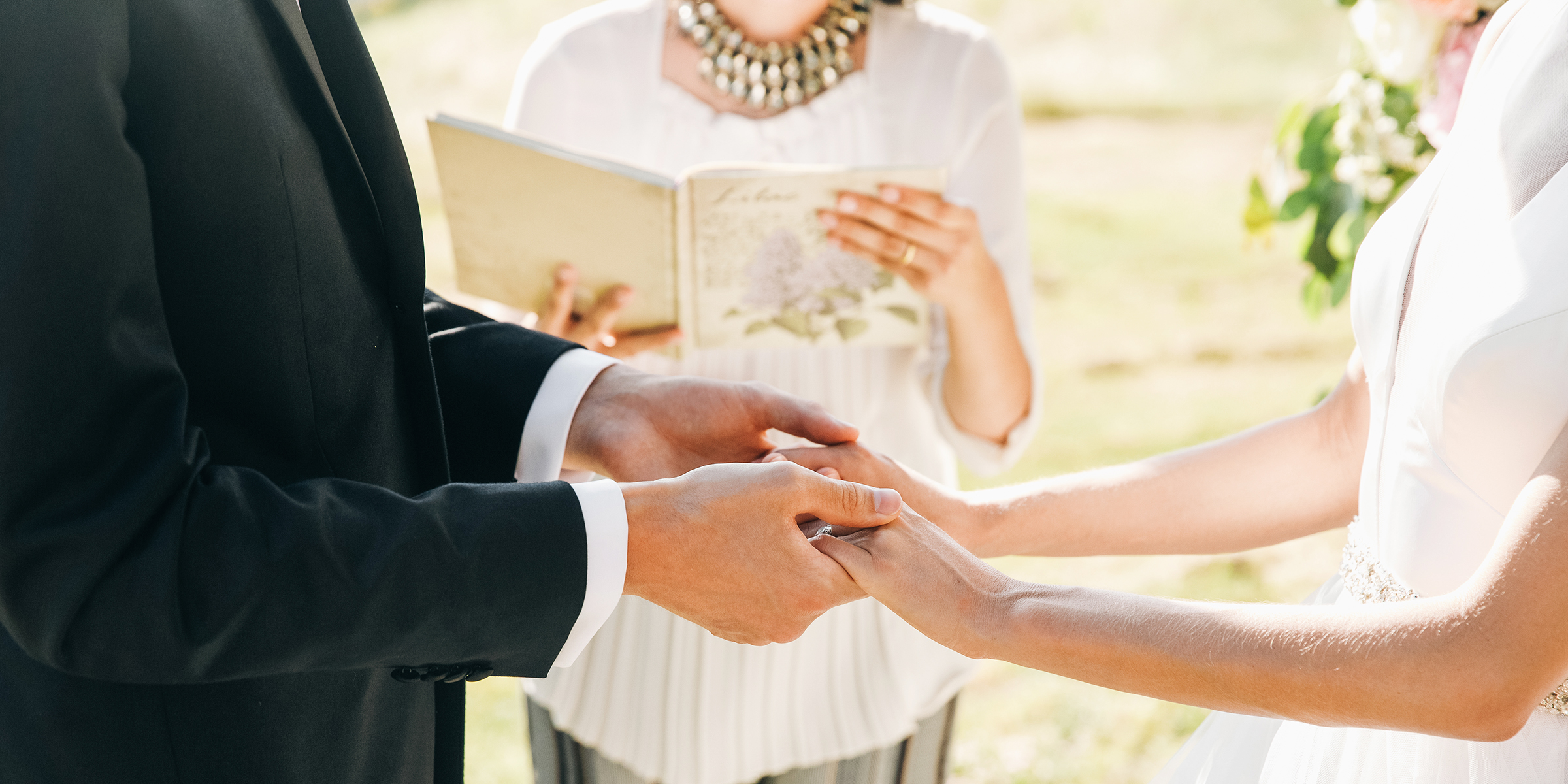 Un couple qui se marie | Source : Shutterstock