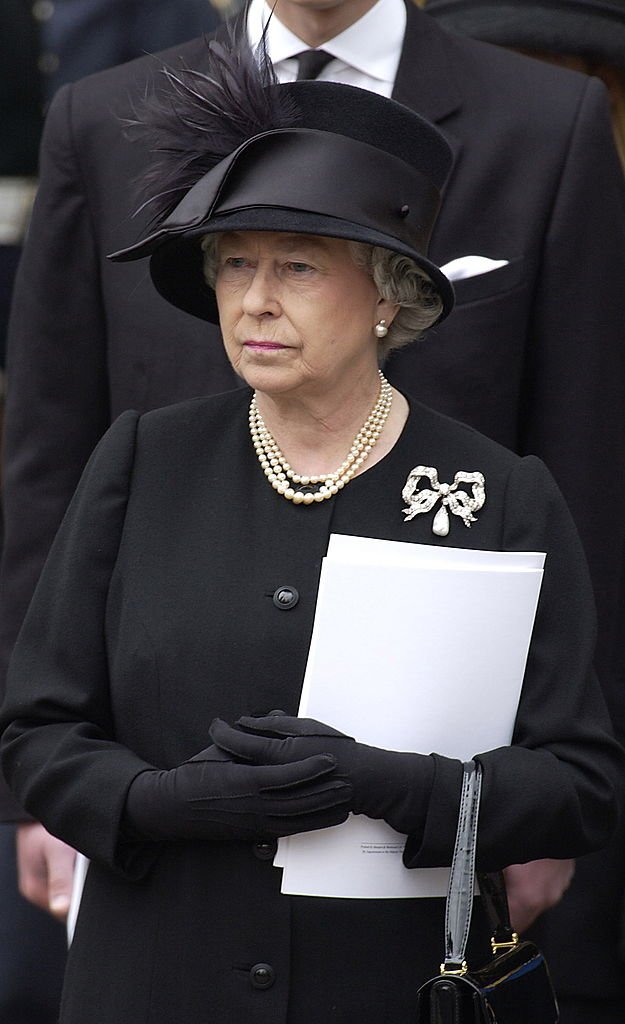 La Reine Elizabeth II photographiée lors des funérailles de sa mère, la Reine Mère. 2009, Angleterre. | Photo : Getty Images