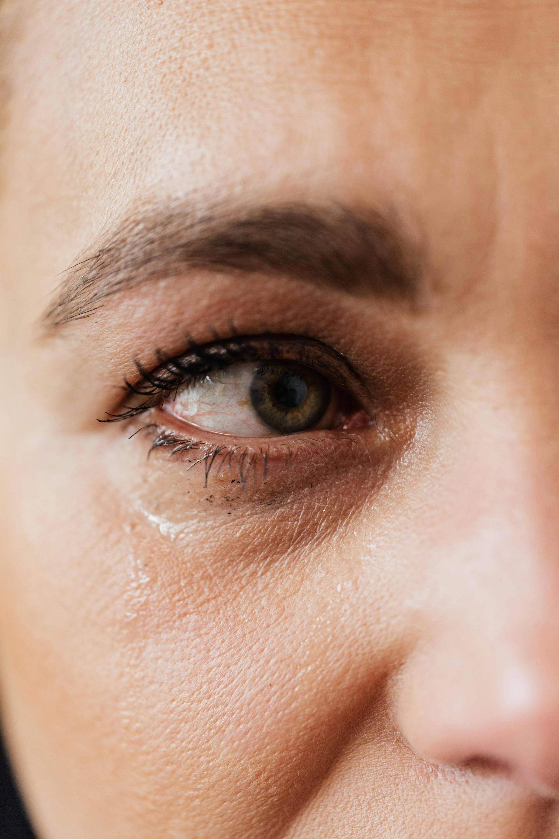 Gros plan d'une personne en larmes | Source : Pexels