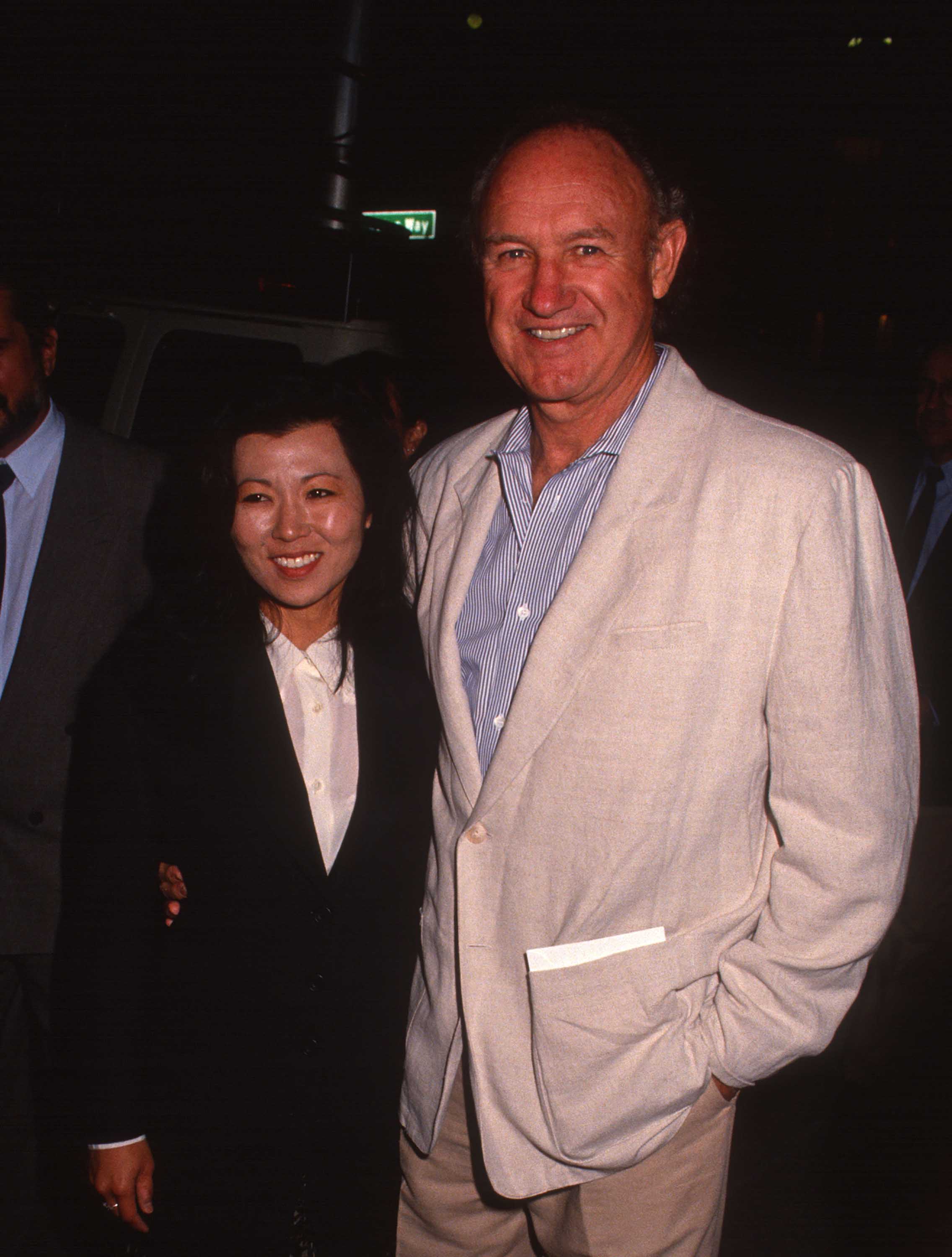 Betsy Arakawa et Gene Hackman assistent à la soirée de bienfaisance du PCC Celebrity Art Show le 11 septembre 1991 à Beverly Hills, Californie. | Source : Getty Images