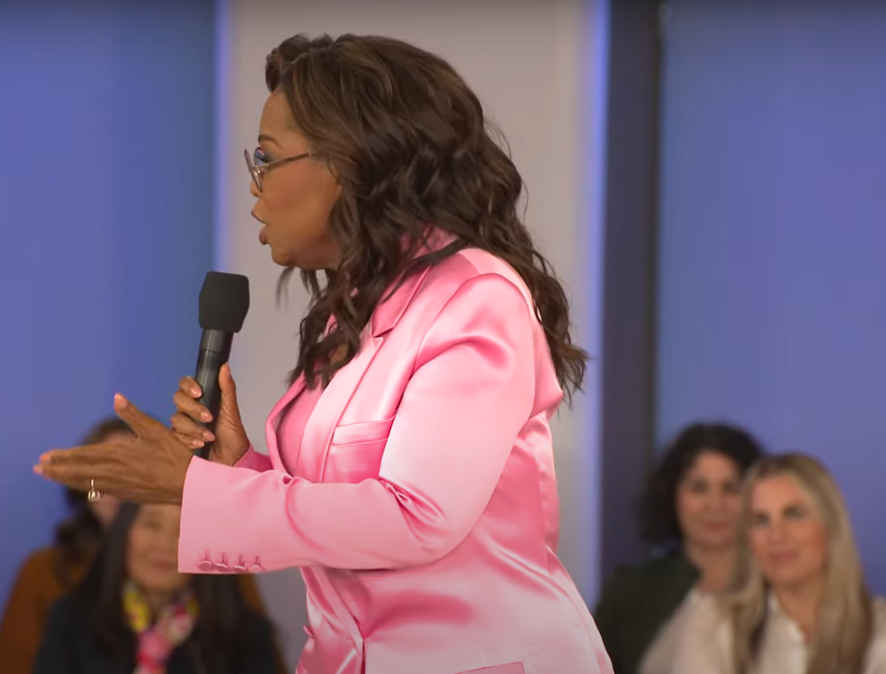 Oprah Winfrey s'exprimant lors de la séquence de l'émission "Making the Shift" sur WeightWatchers, postée le 9 mai 2024 | Source : YouTube/WeightWatchers