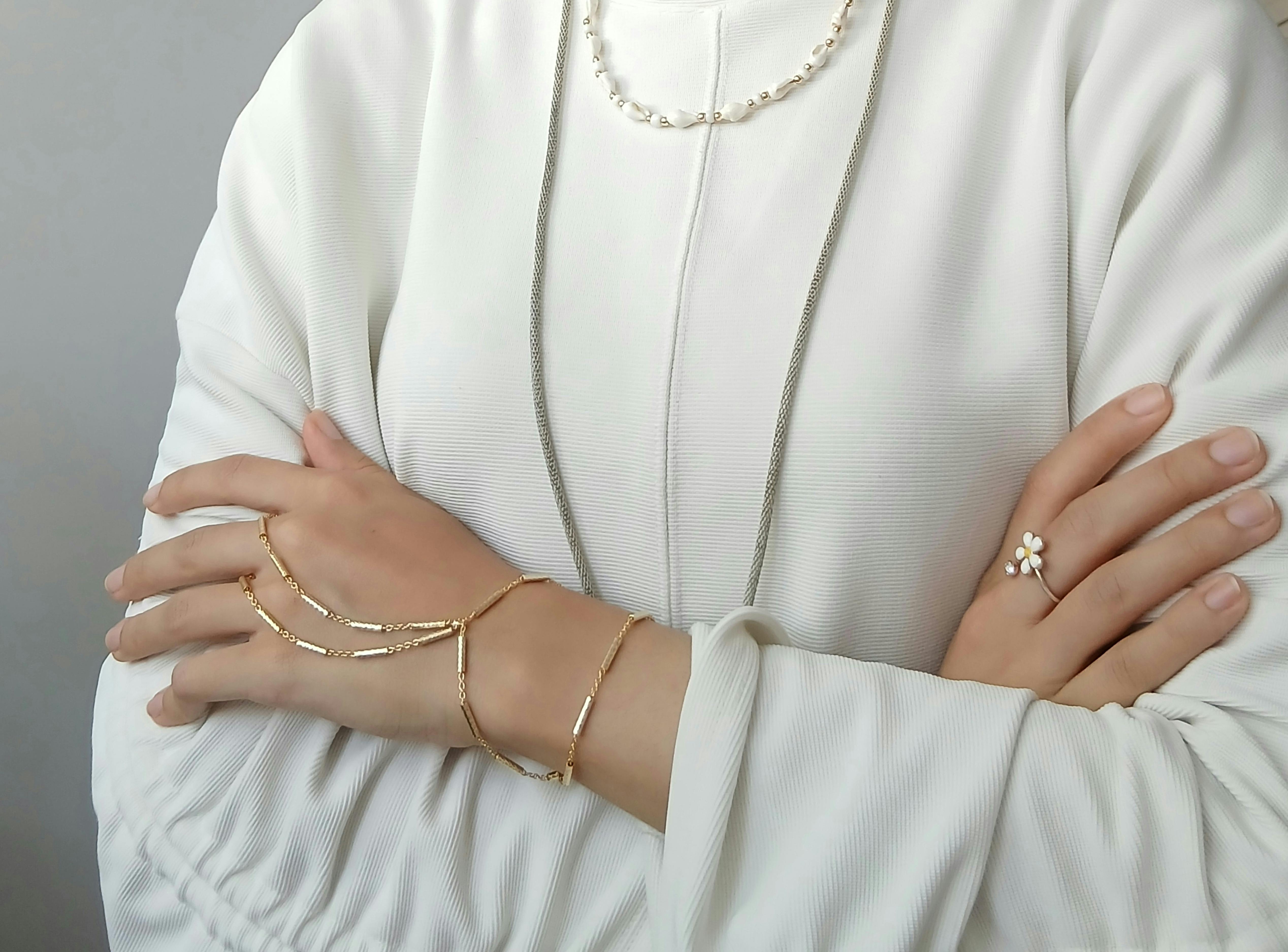 Une femme avec les bras croisés | Source : Pexels