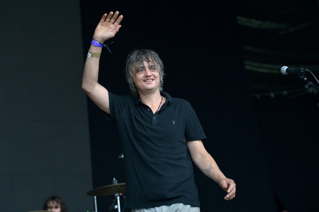 Peter Doherty se produit sur scène lors de la première journée du Penn Fest au Big Park le 19 juillet 2019 dans Penn Street, Buckinghamshire | Photo : Getty Images.