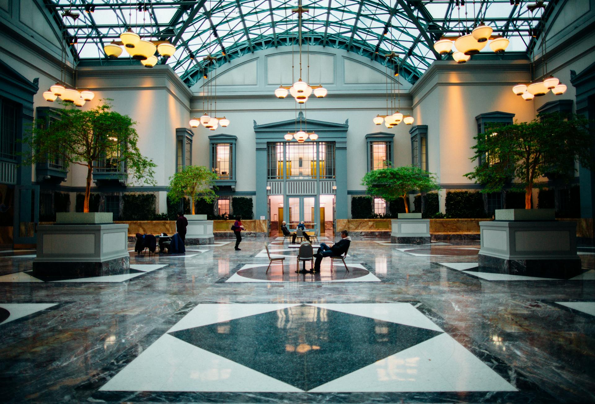 Le hall d'entrée d'un hôtel de luxe | Source : Pexels